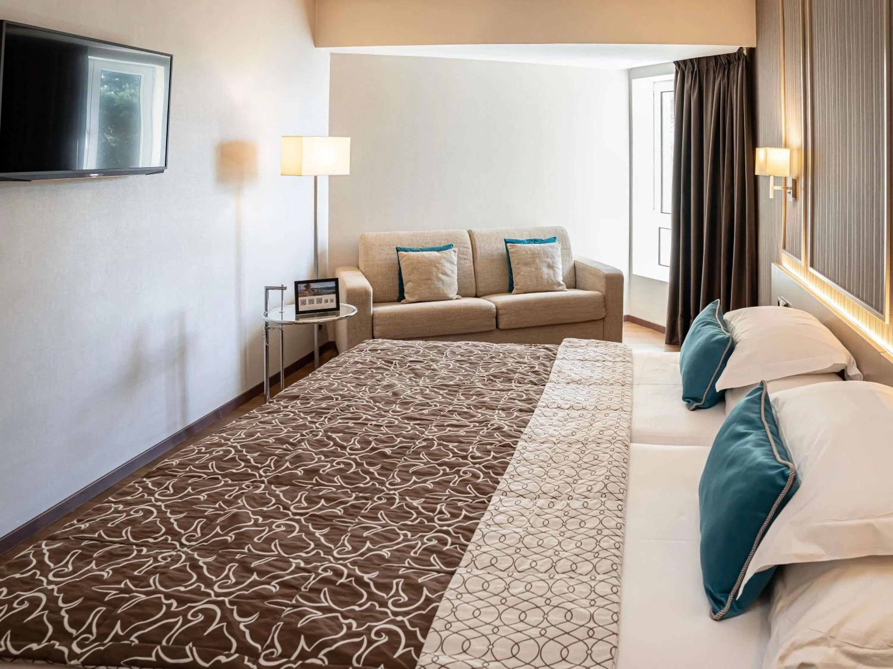 Bedroom, Bed in Mercure Monte Igueldo