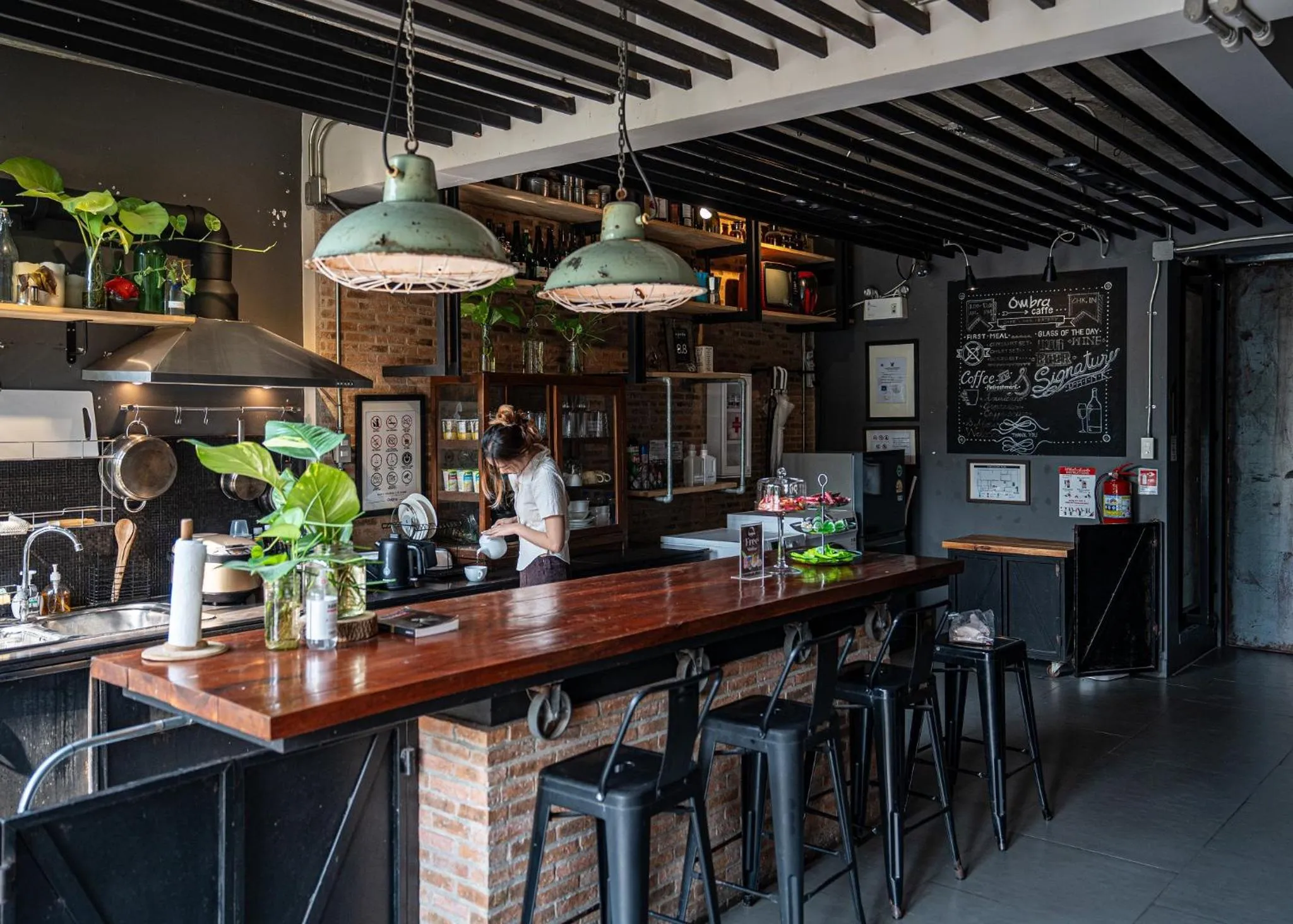 Communal kitchen in Pyur Otel by Ombra House