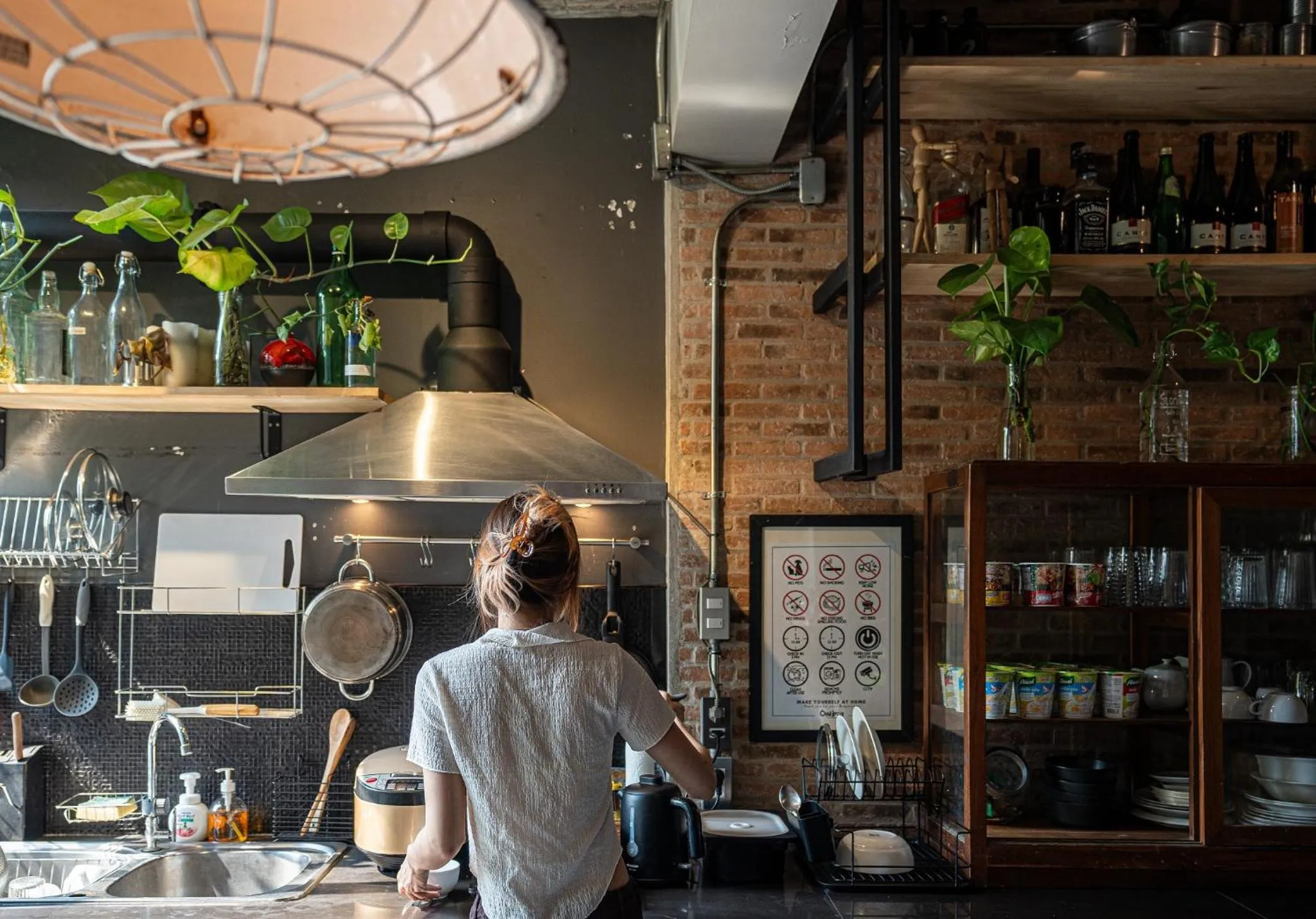 Communal kitchen in Pyur Otel by Ombra House