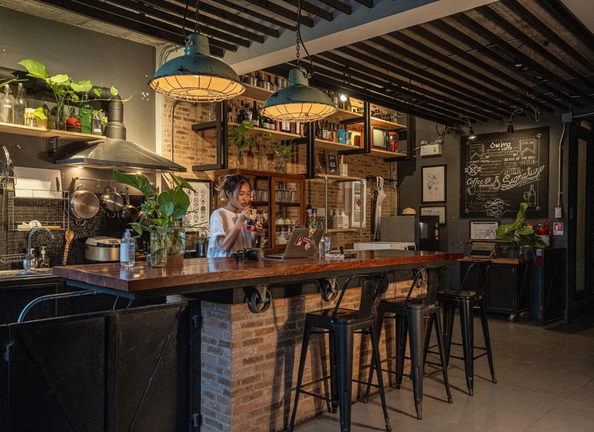 Communal kitchen in Pyur Otel by Ombra House