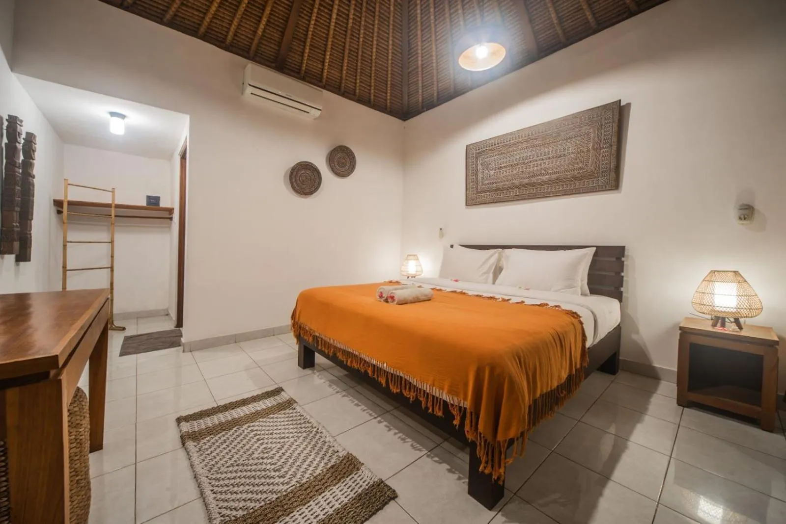 Photo of the whole room, Bed in Olo Surf Nature