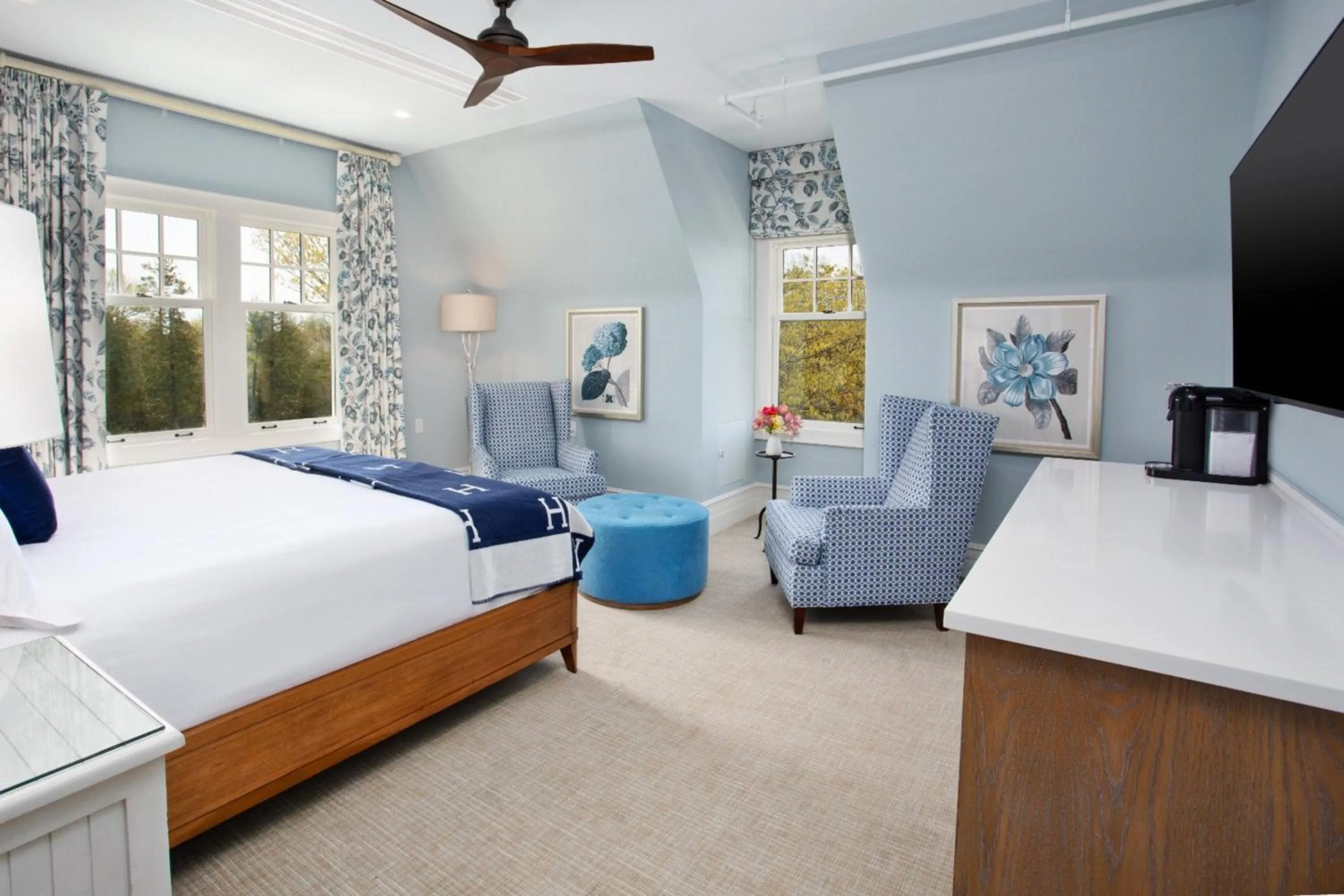 Bed in The Inn at Stonecliffe