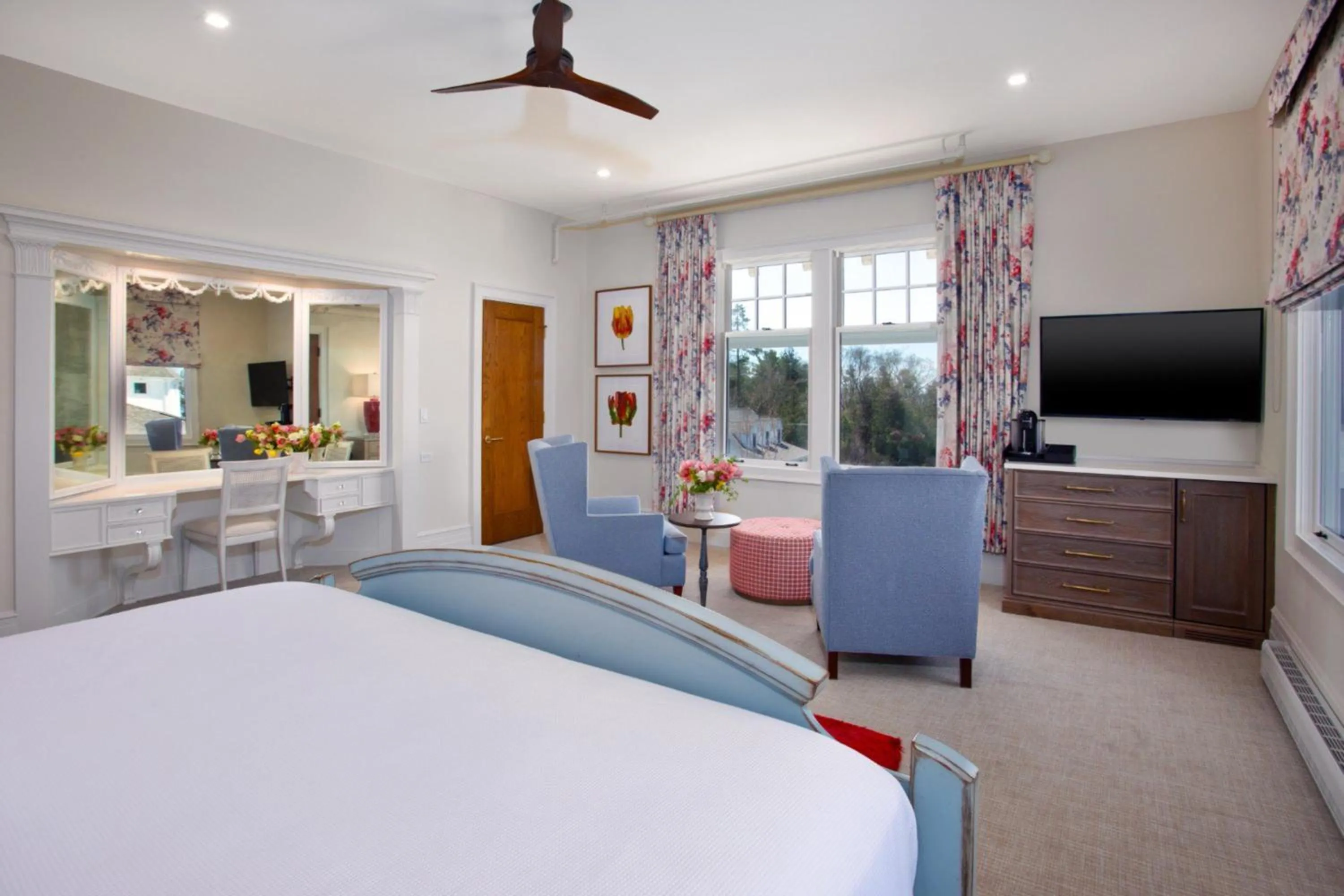 Bed in The Inn at Stonecliffe