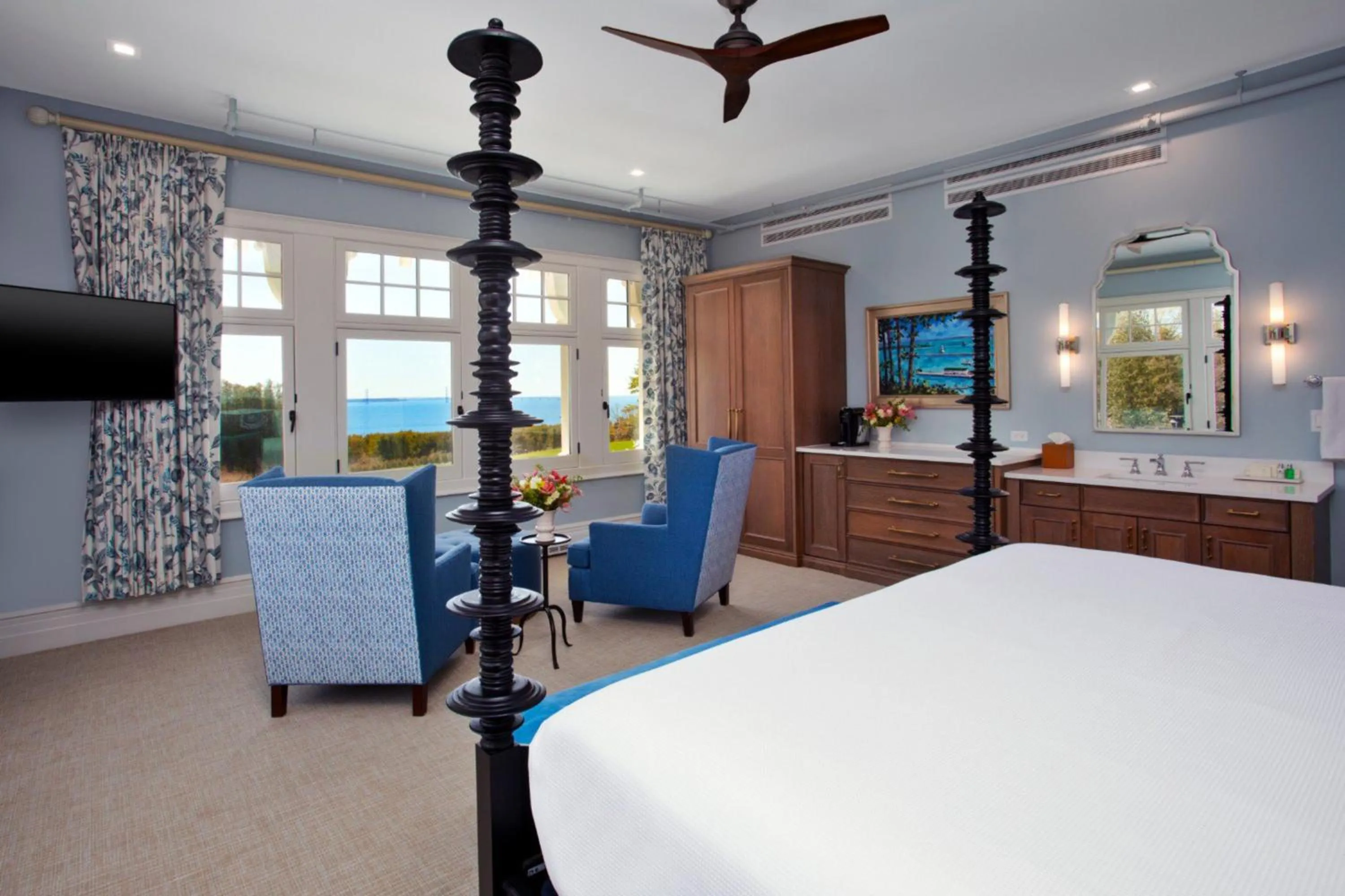 Bed in The Inn at Stonecliffe