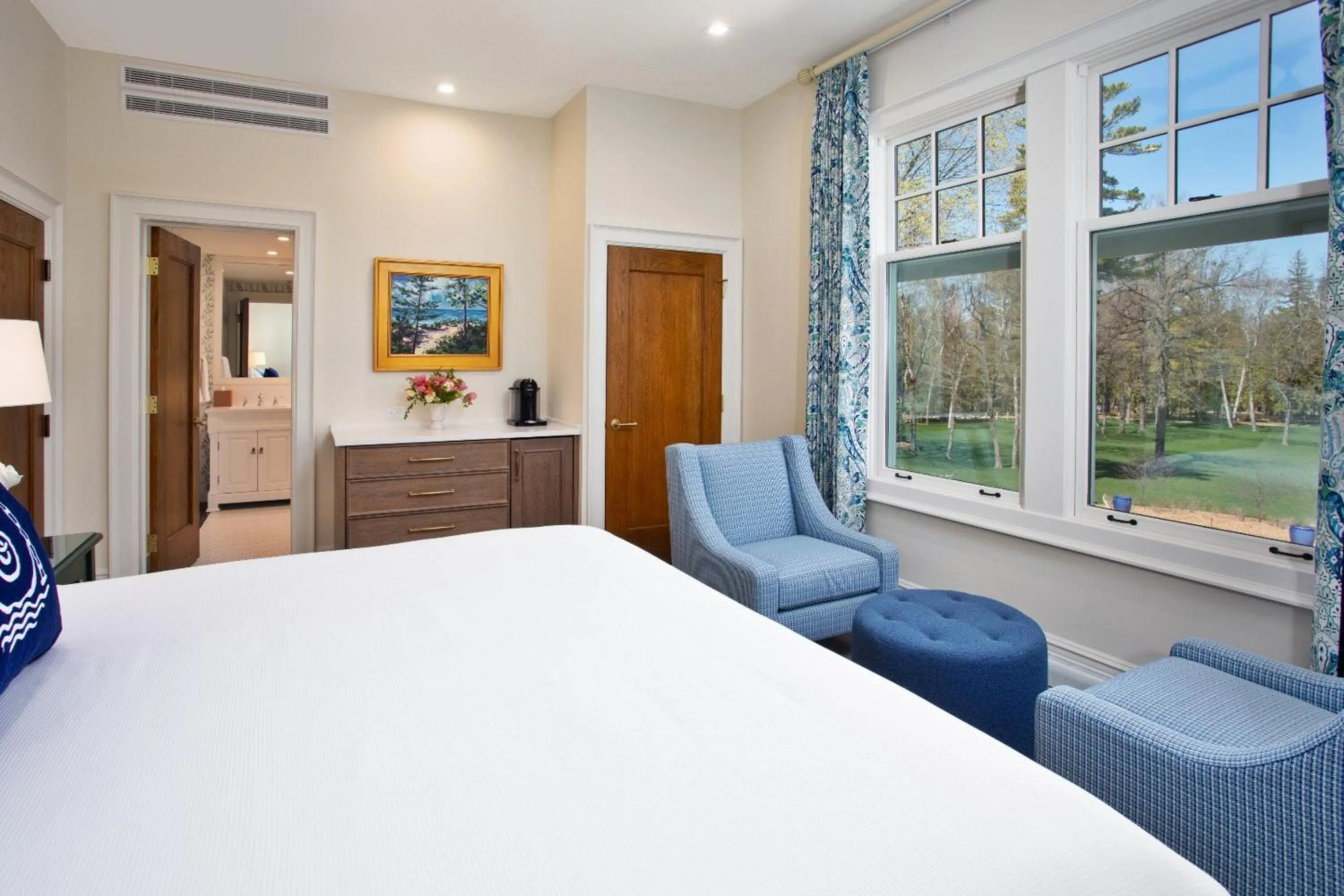 Bed in The Inn at Stonecliffe