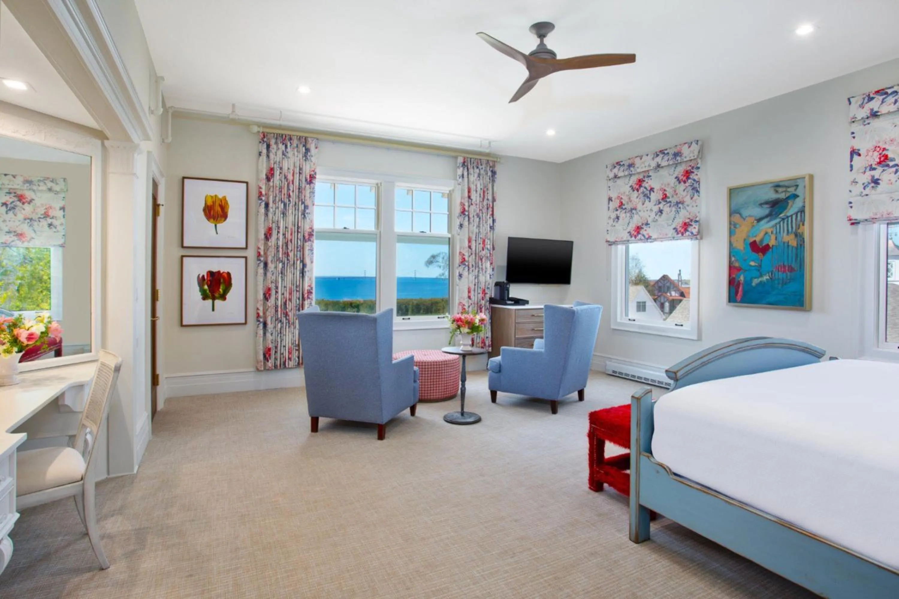 Seating area, Bed in The Inn at Stonecliffe