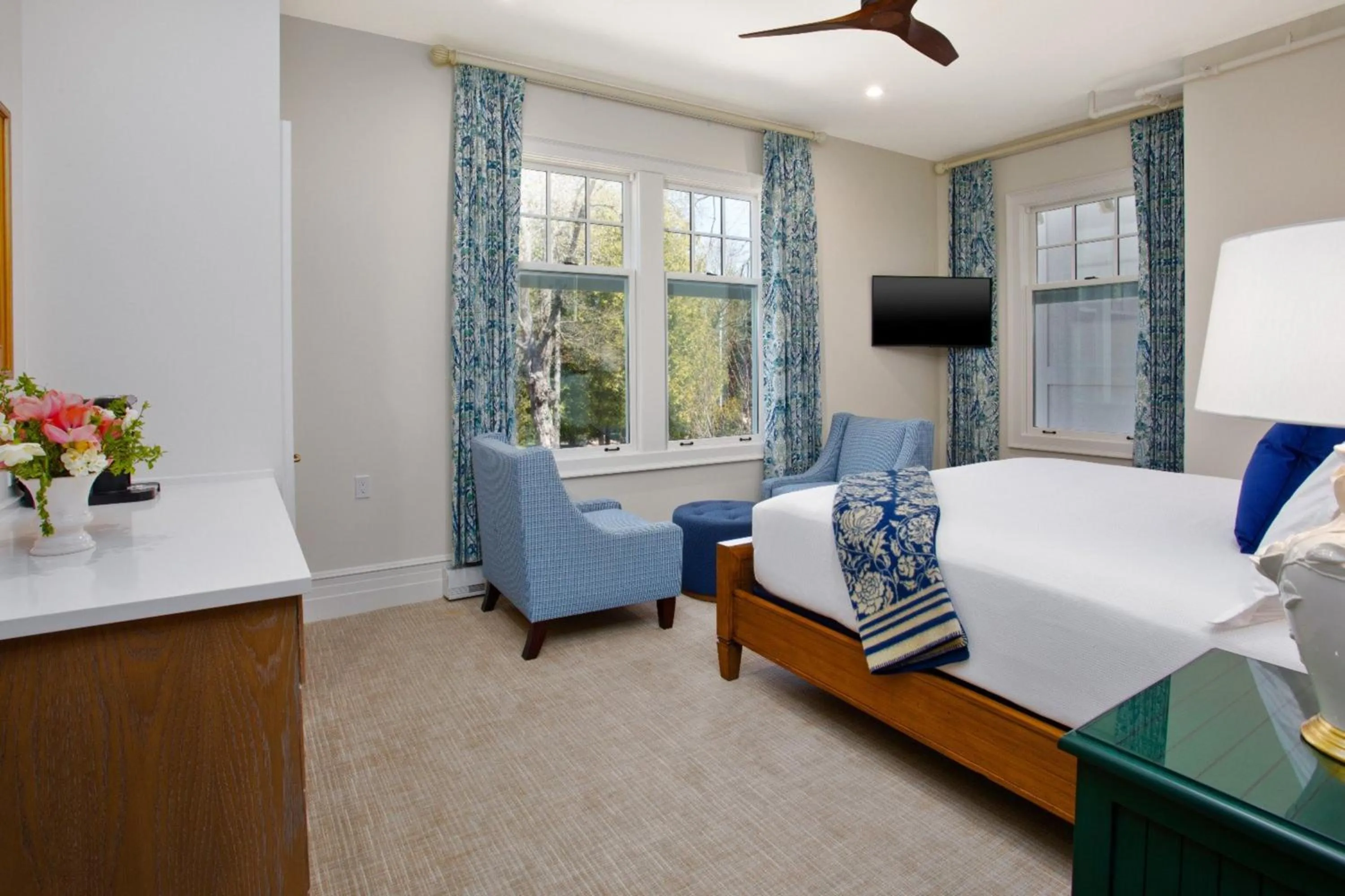 Bed in The Inn at Stonecliffe