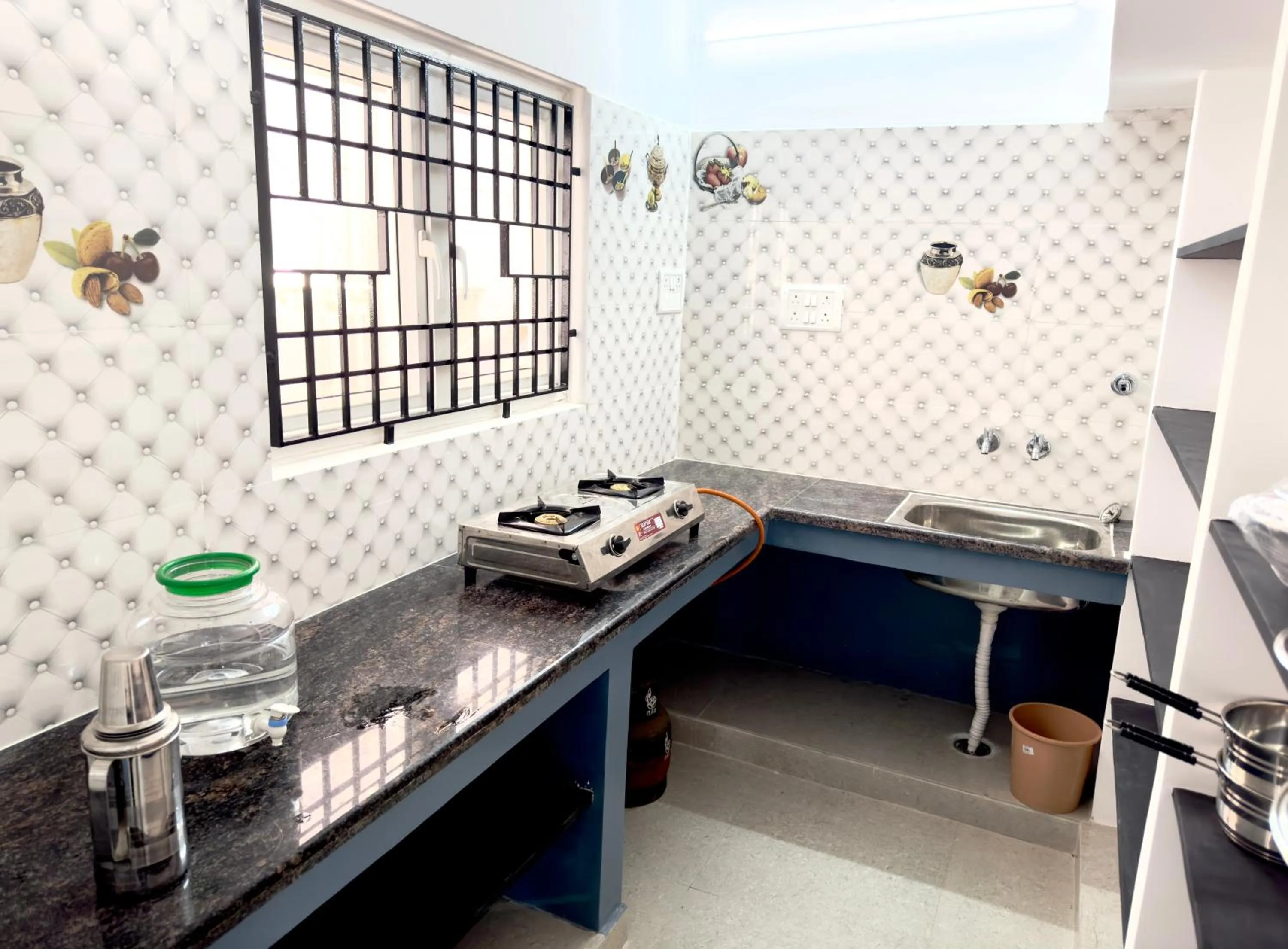 Kitchen or kitchenette in Sishya Hotels & Service Apartment Thoraipakkam, Chennai OMR, IT Expressway