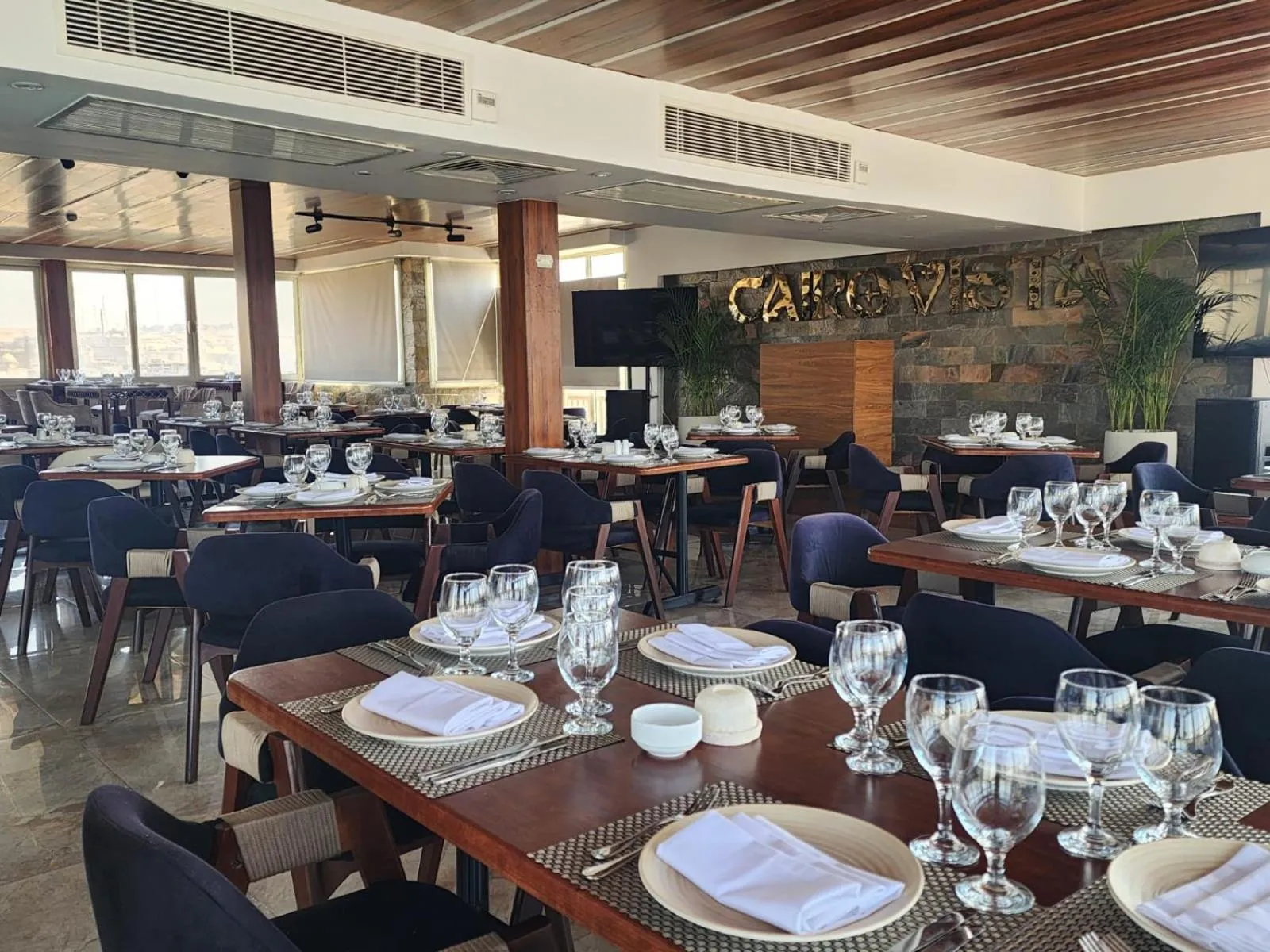 Restaurant/places to eat in Mar Charbel Hotel Cairo