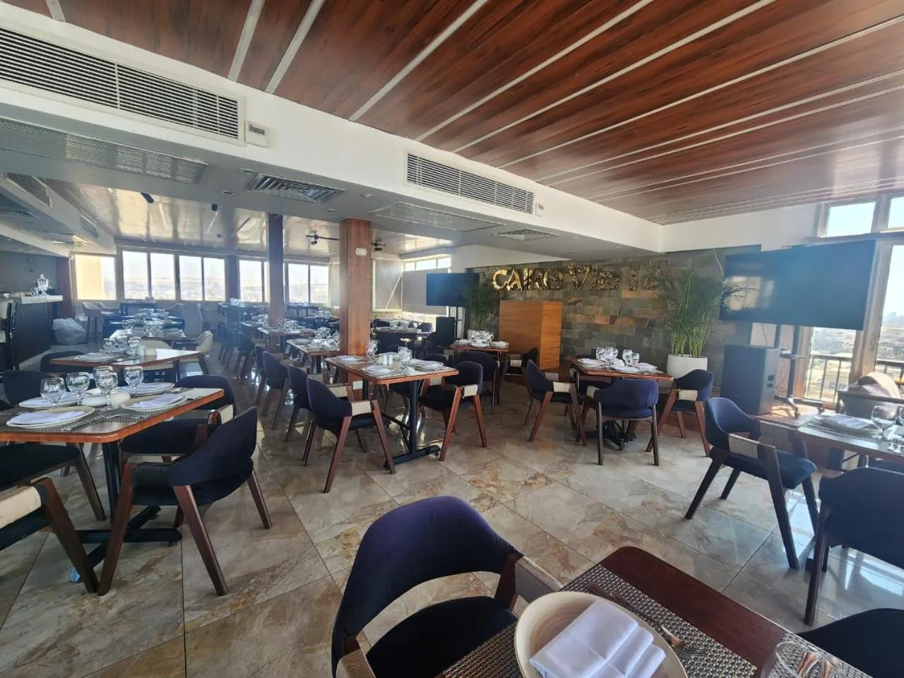 Restaurant/places to eat in Mar Charbel Hotel Cairo