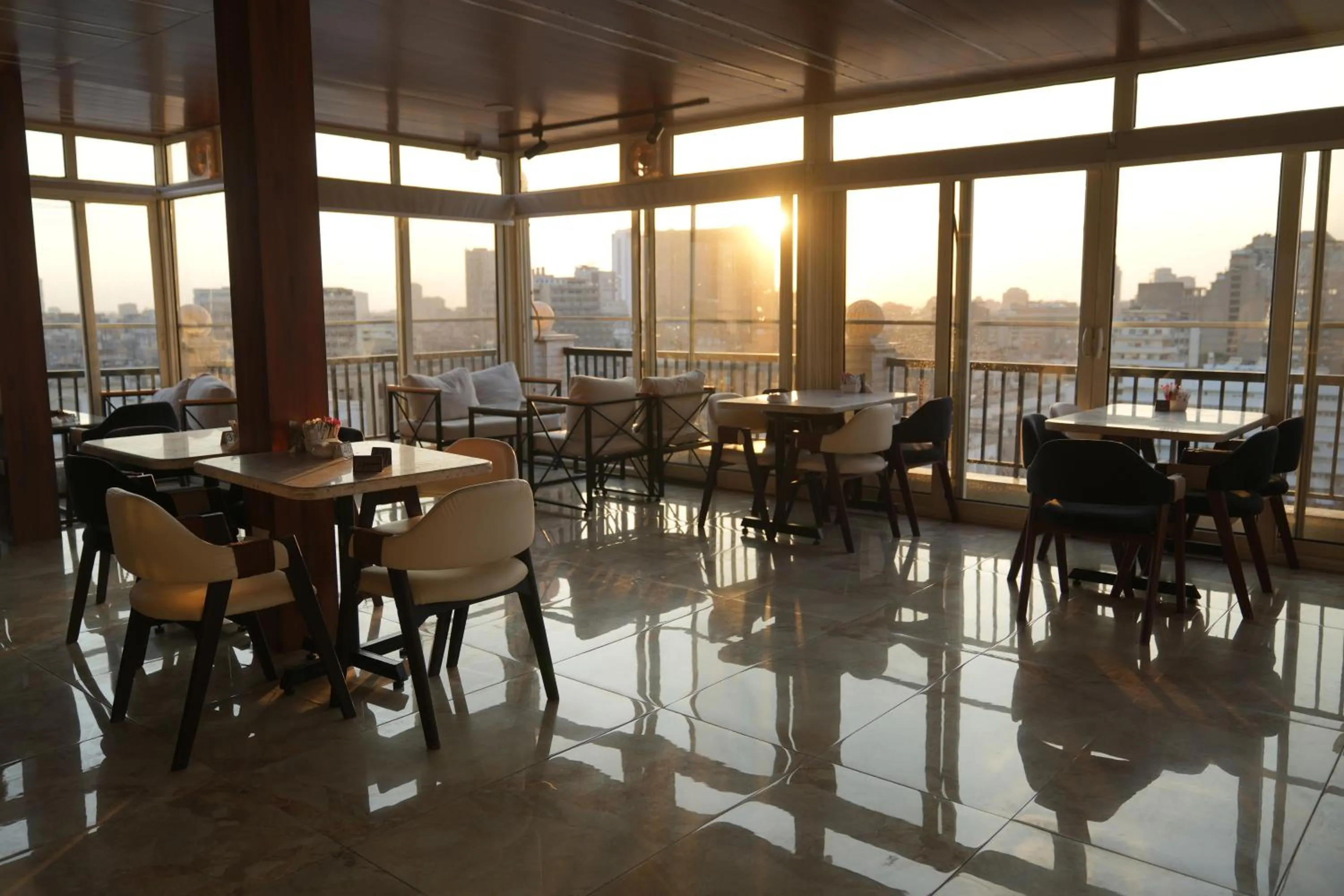 Restaurant/places to eat in Mar Charbel Hotel Cairo