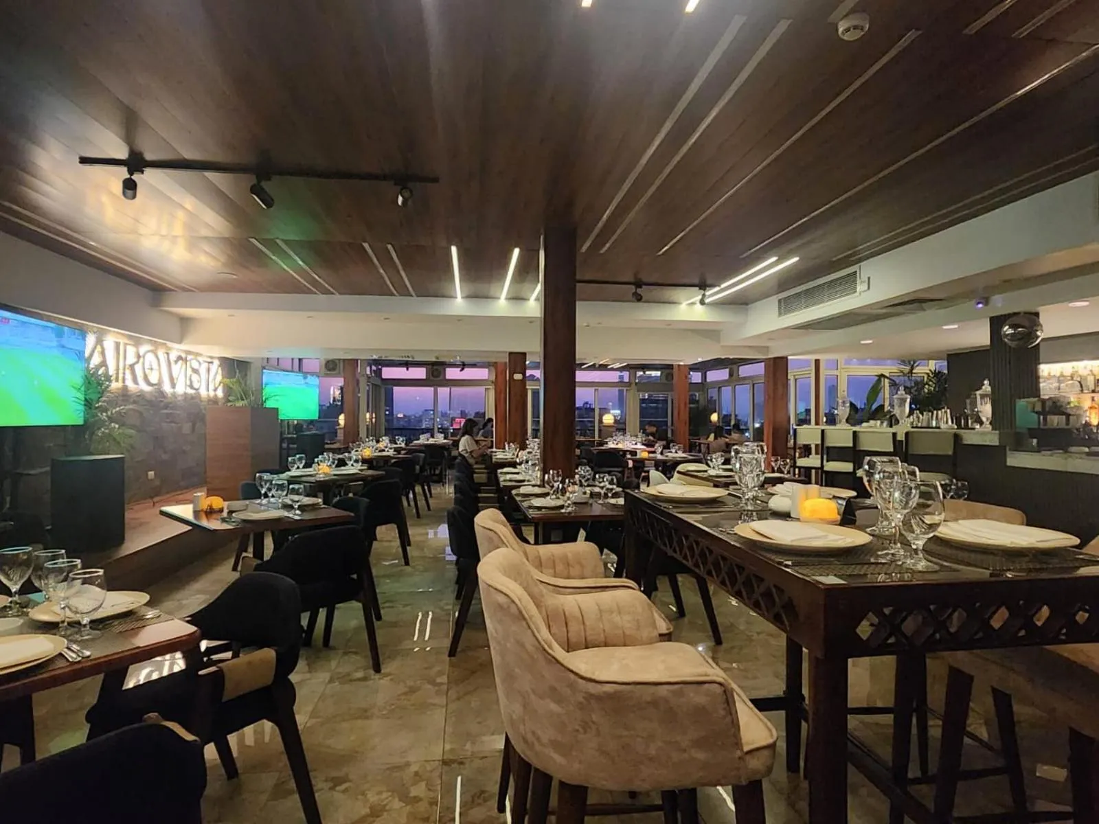 Restaurant/places to eat in Mar Charbel Hotel Cairo