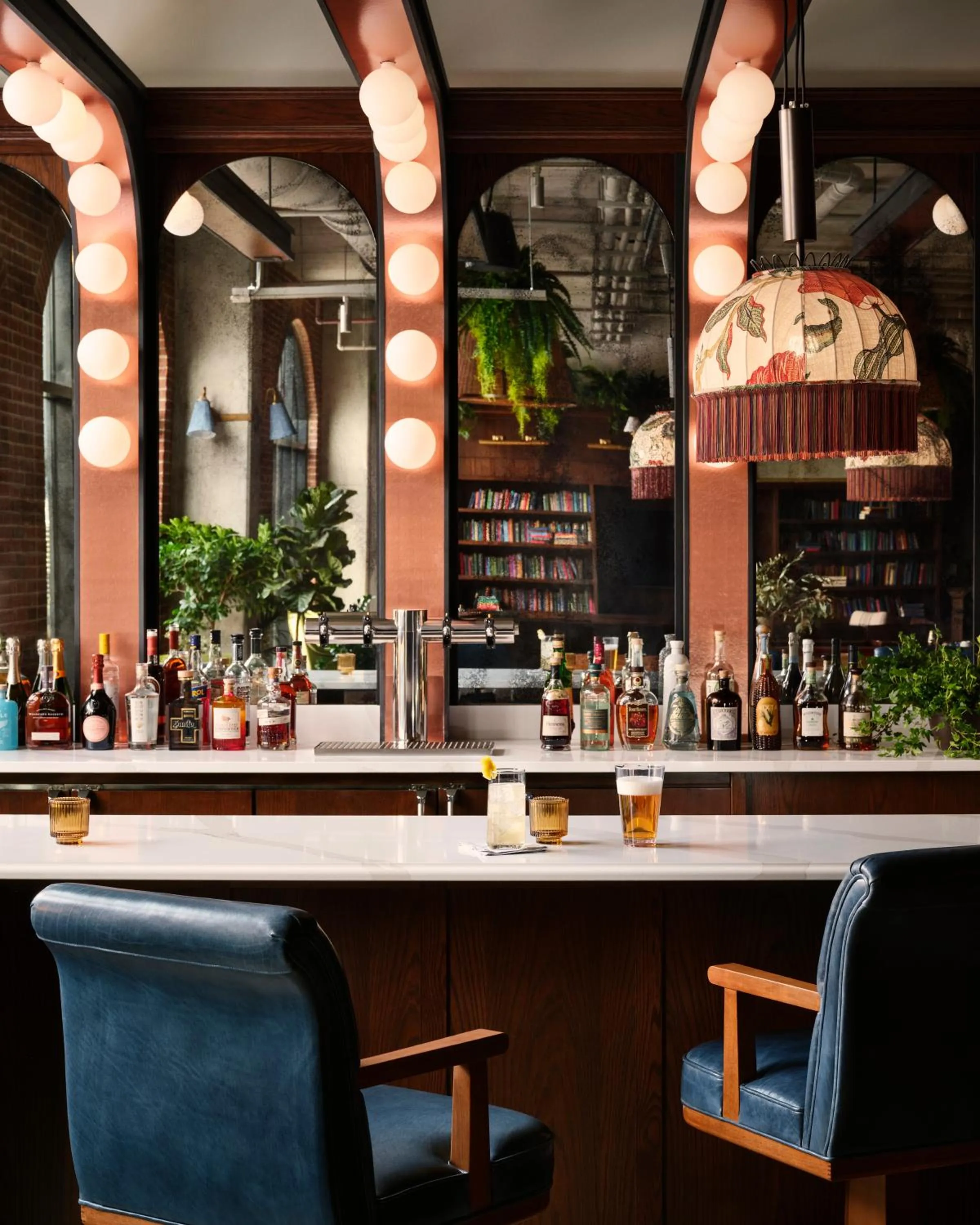 Lounge or bar in Memoir Wedgewood Houston