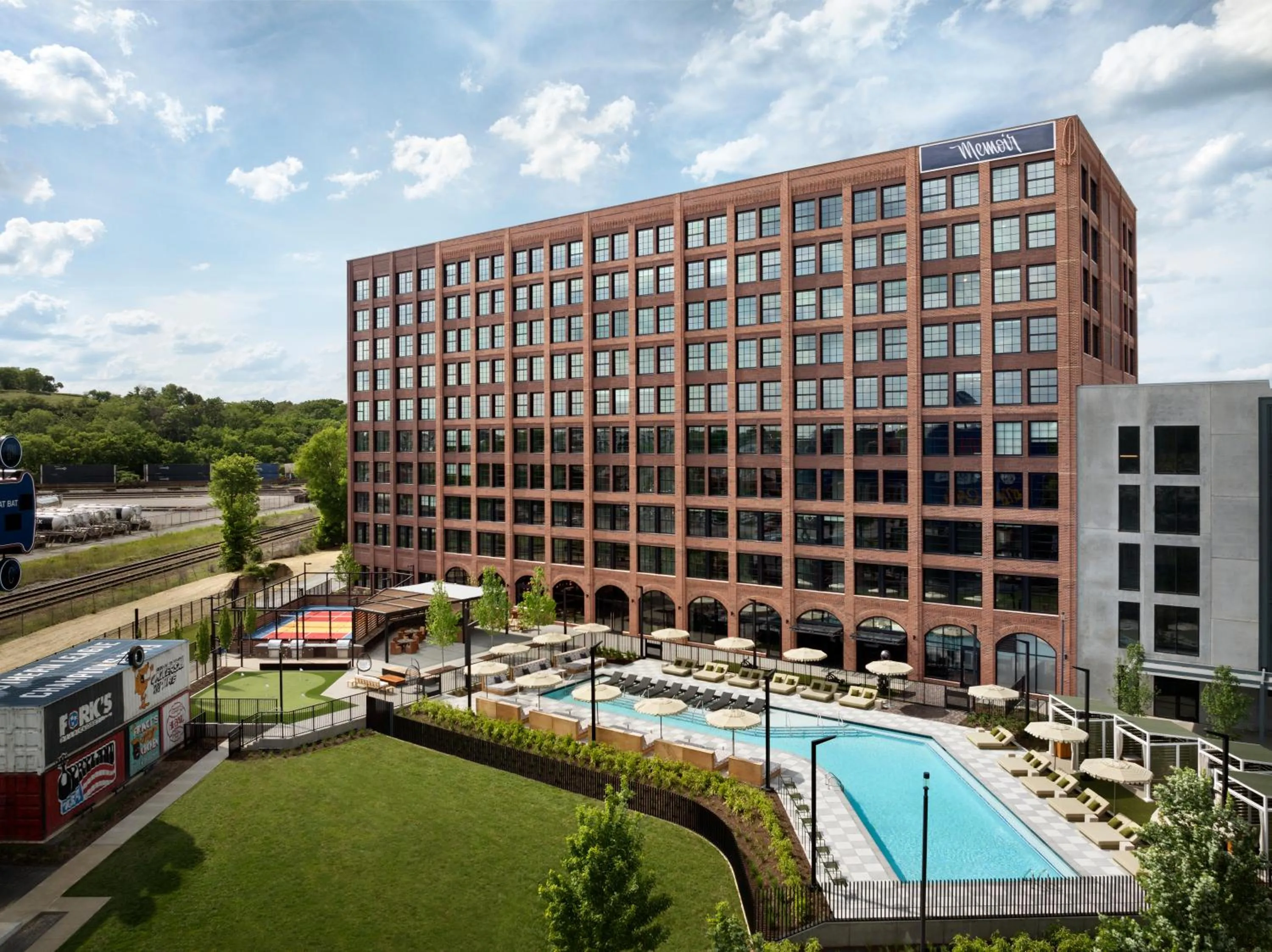 Property building in Memoir Wedgewood Houston