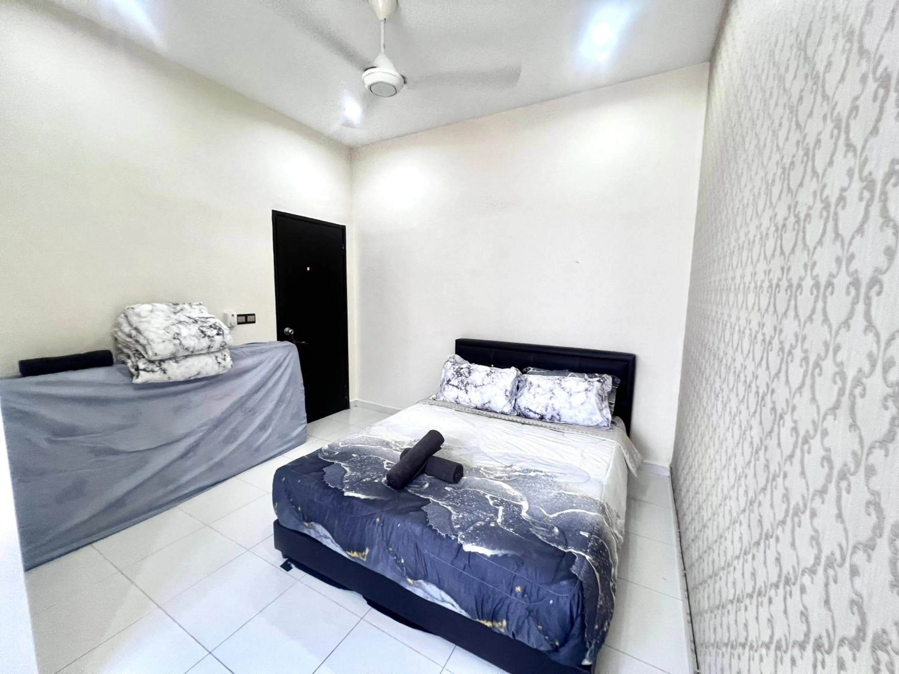 Bed in Lovely Homestay Austin Setia Indah 911