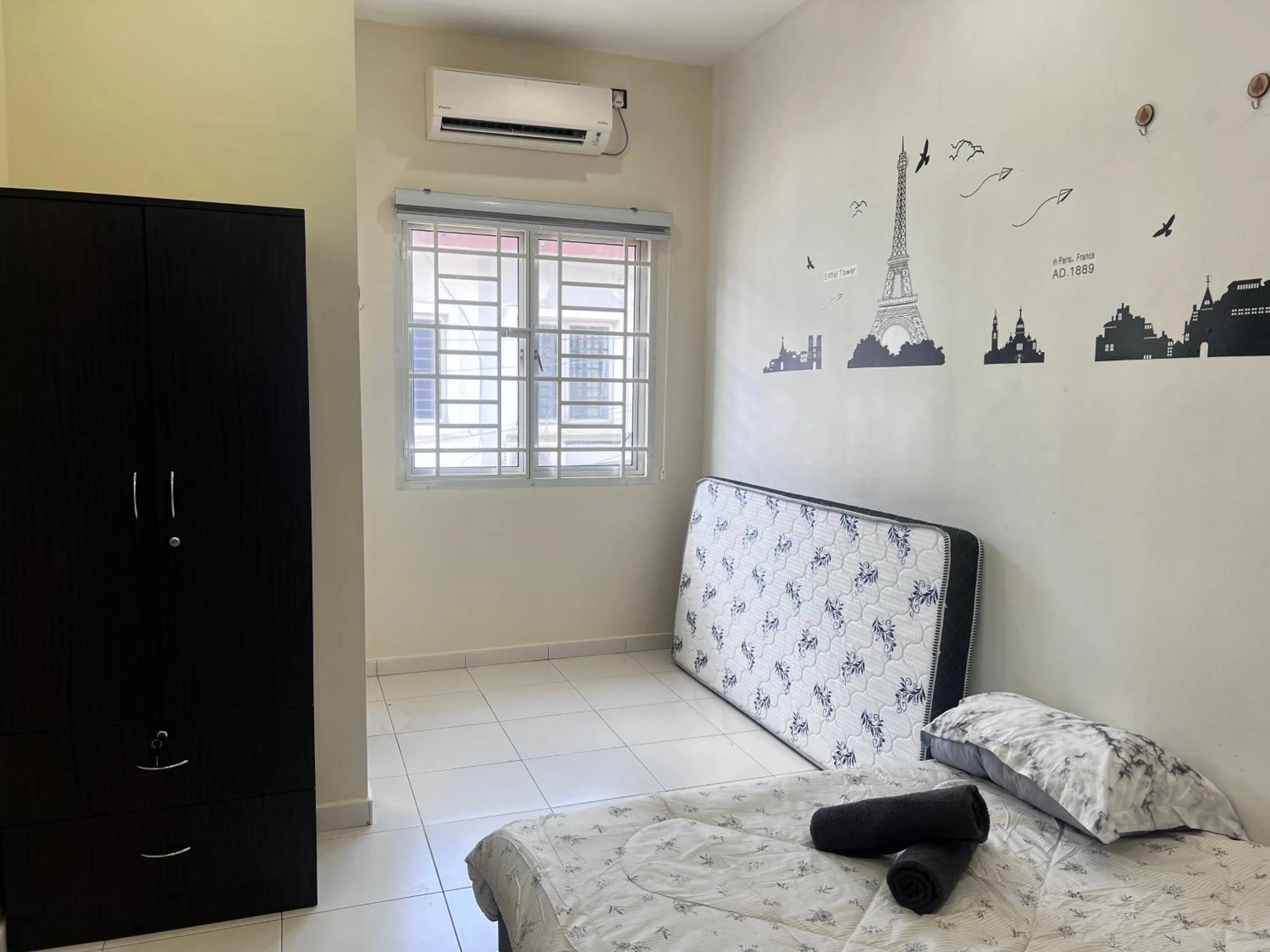 Bed in Lovely Homestay Austin Setia Indah 911