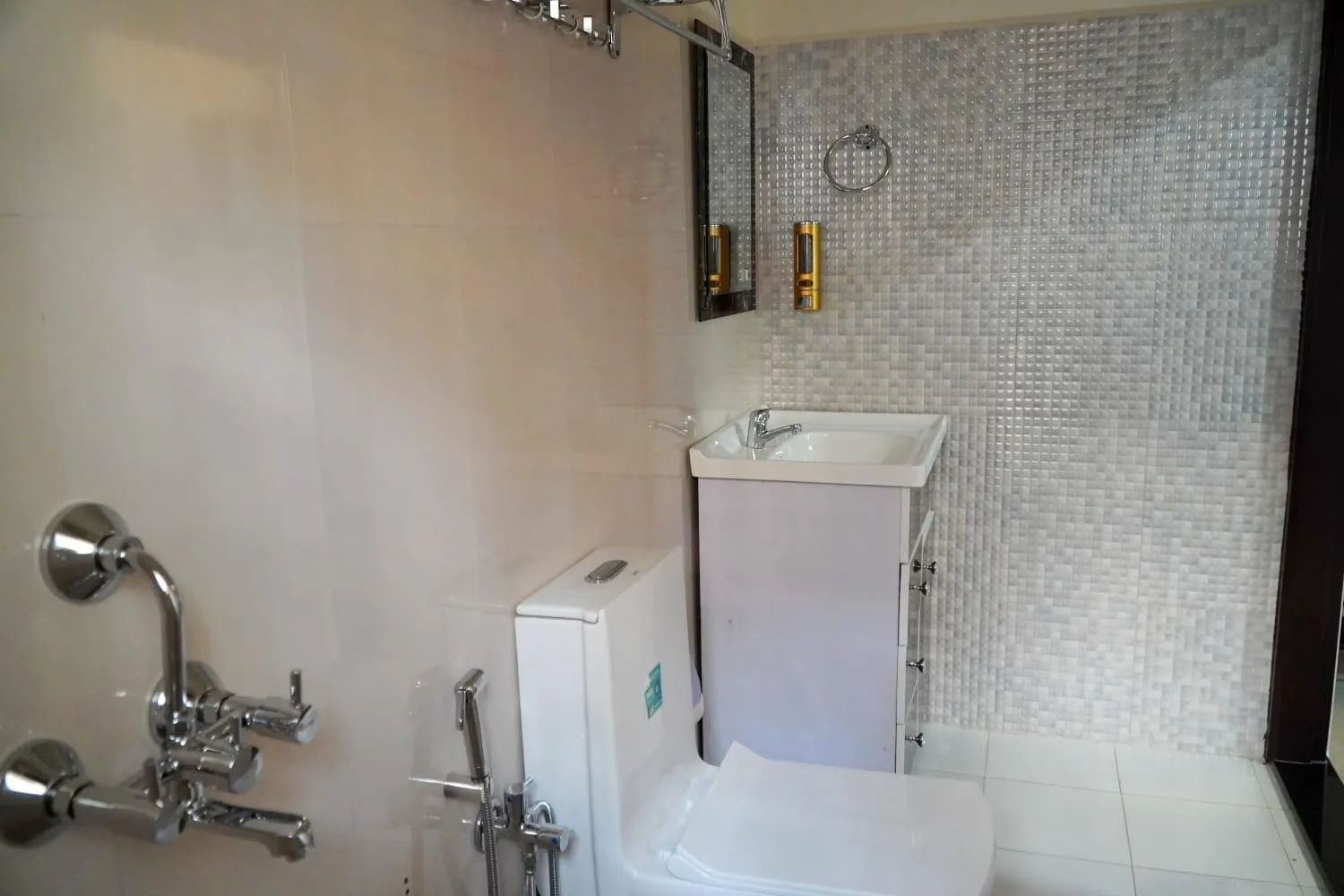 Bathroom in ROYALTY GLOBAL HOMESTAY