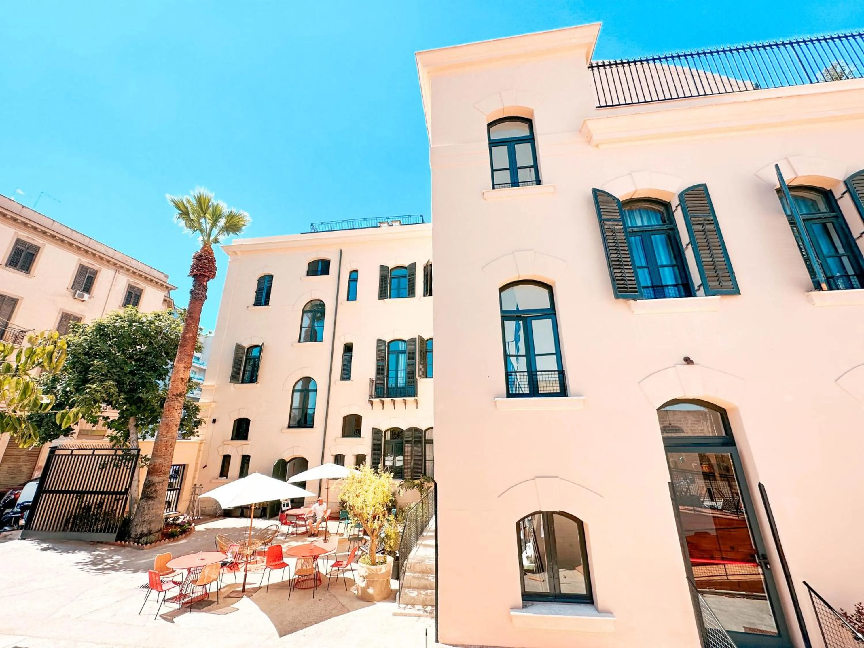 Property building in Ostello Bello Palermo