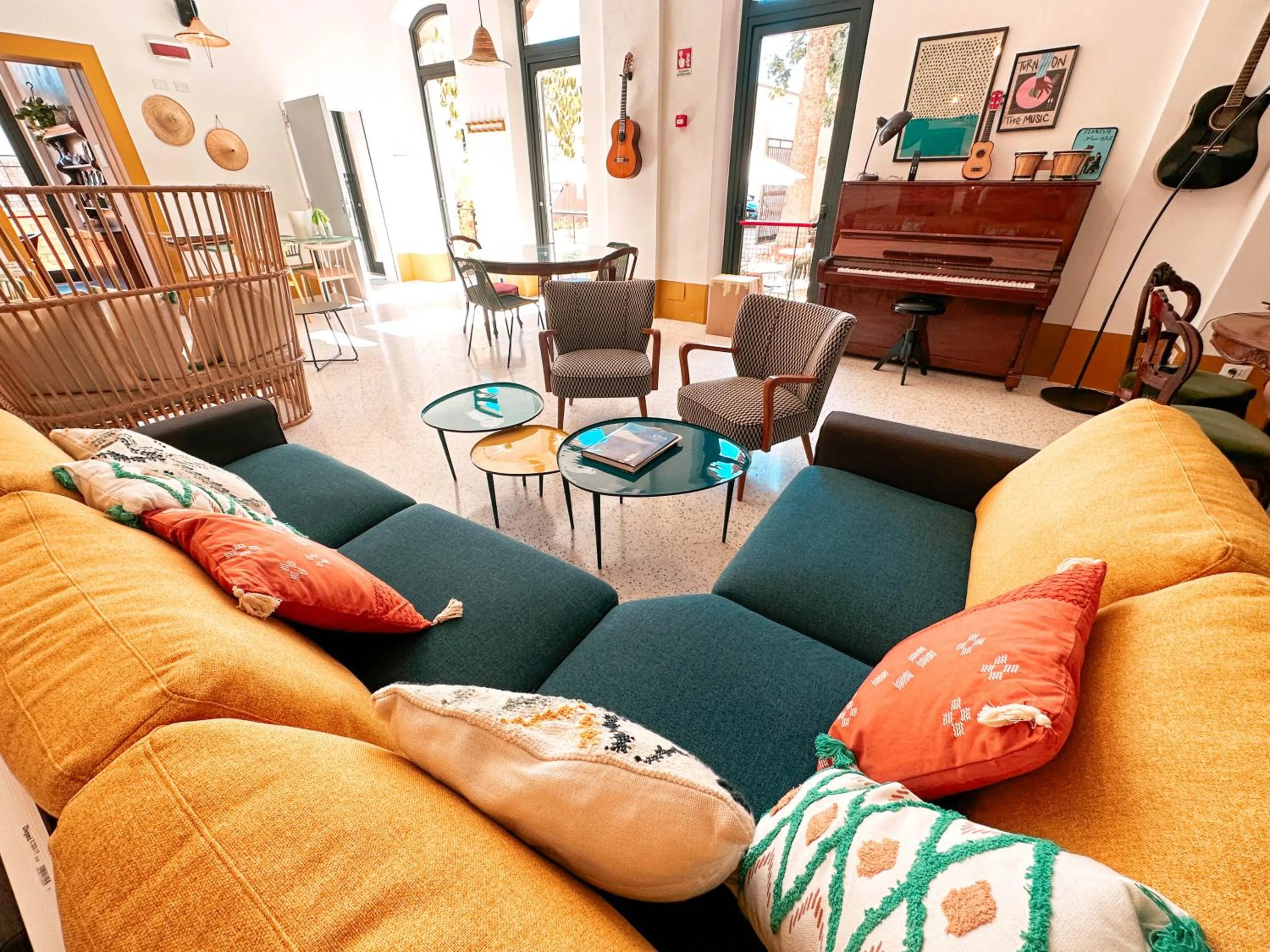 Communal lounge/ TV room in Ostello Bello Palermo