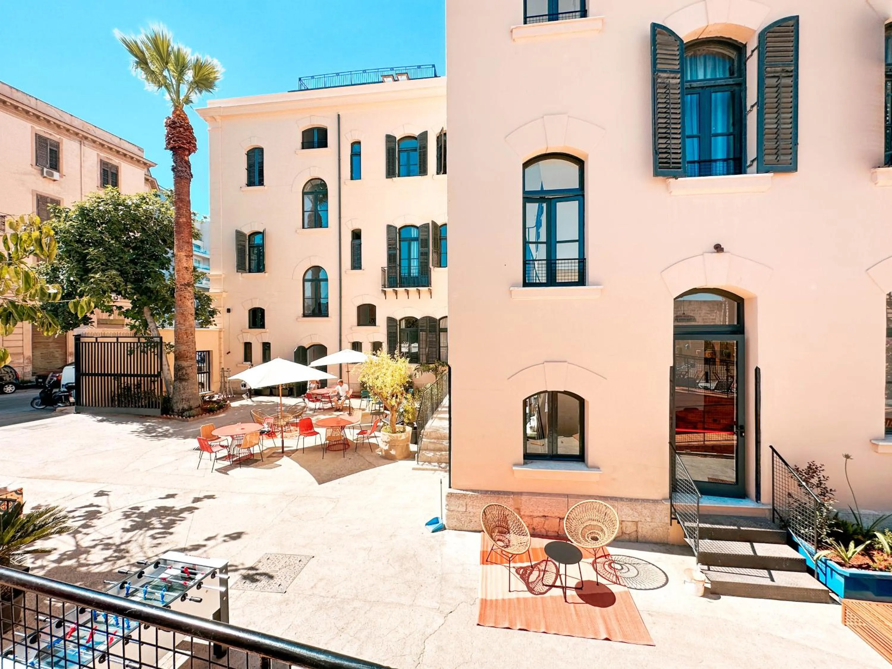 Property building in Ostello Bello Palermo