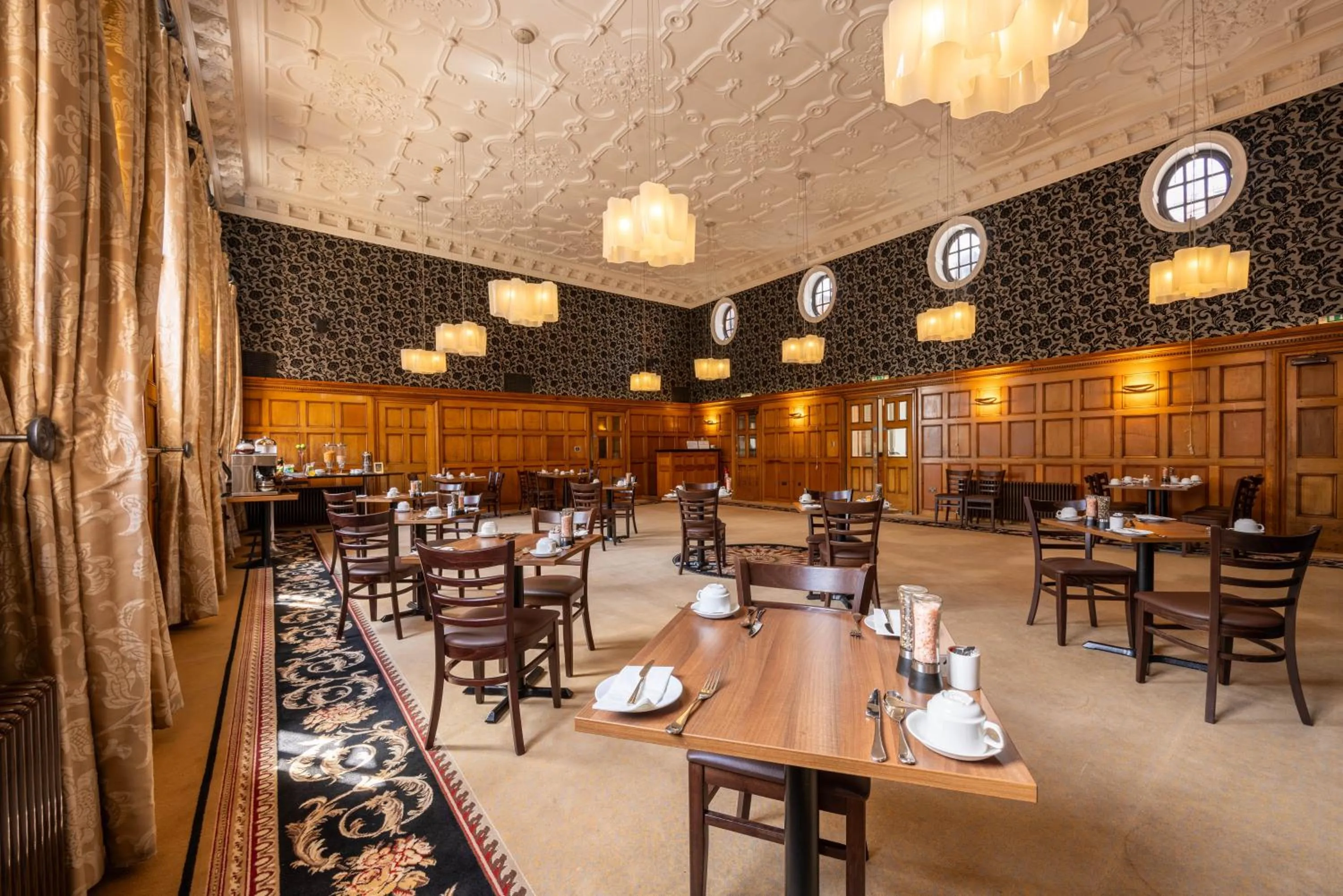 Restaurant/places to eat in Cathedral Quarter Hotel - Derby