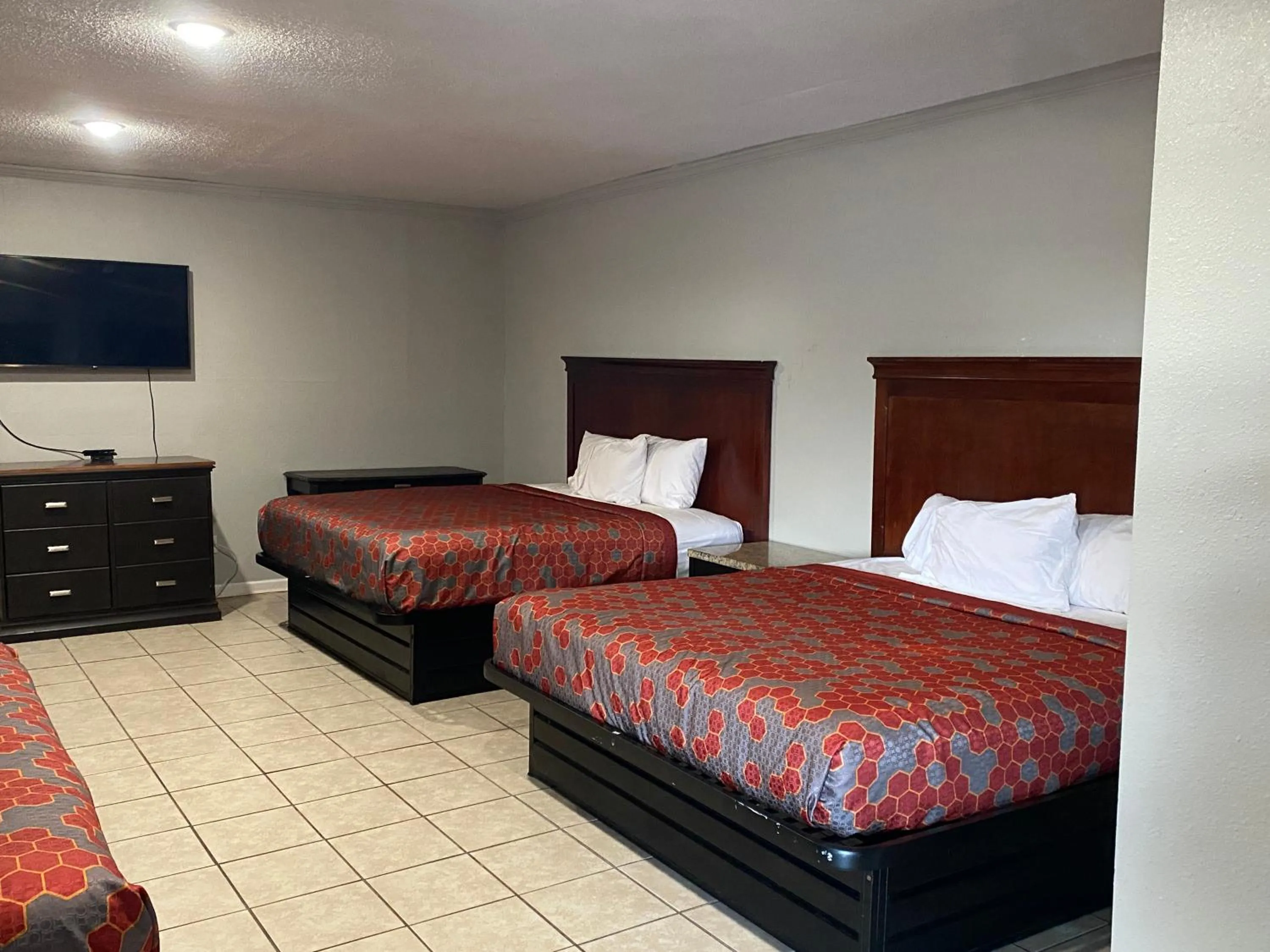 Photo of the whole room, Bed in PASCAGOULA EXTENDED STAY