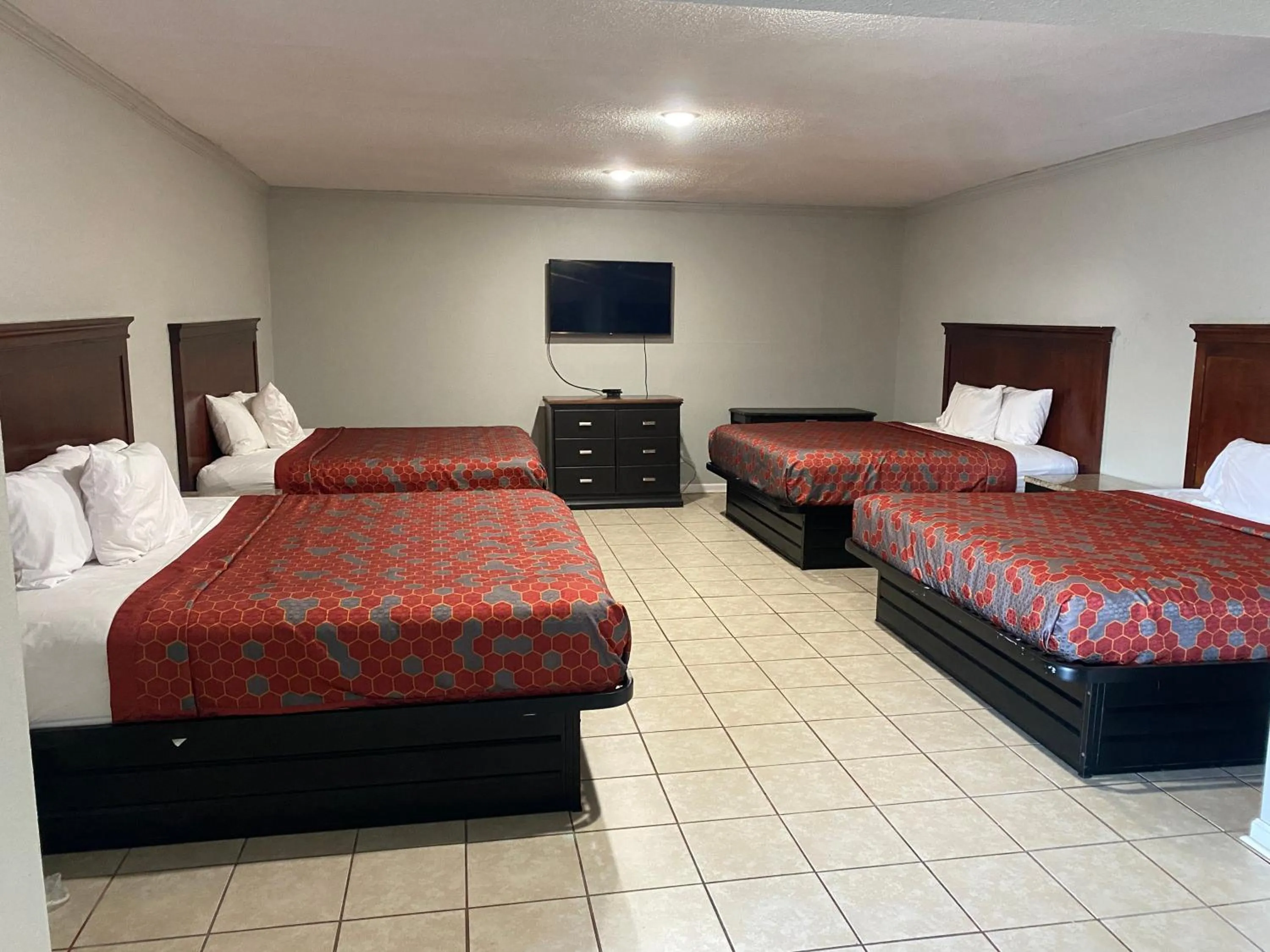 Photo of the whole room, Bed in PASCAGOULA EXTENDED STAY