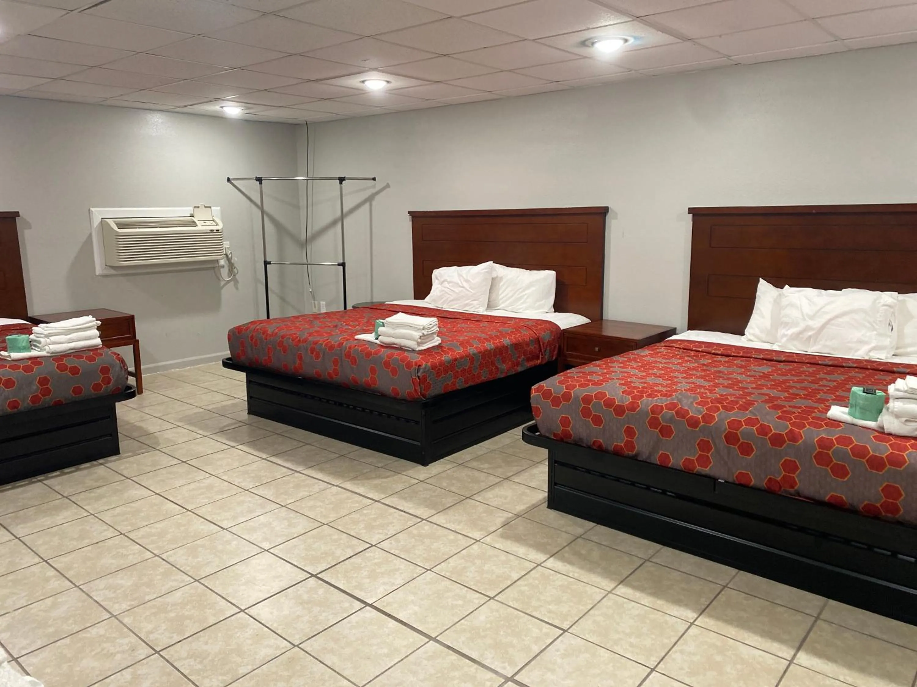Photo of the whole room, Bed in PASCAGOULA EXTENDED STAY