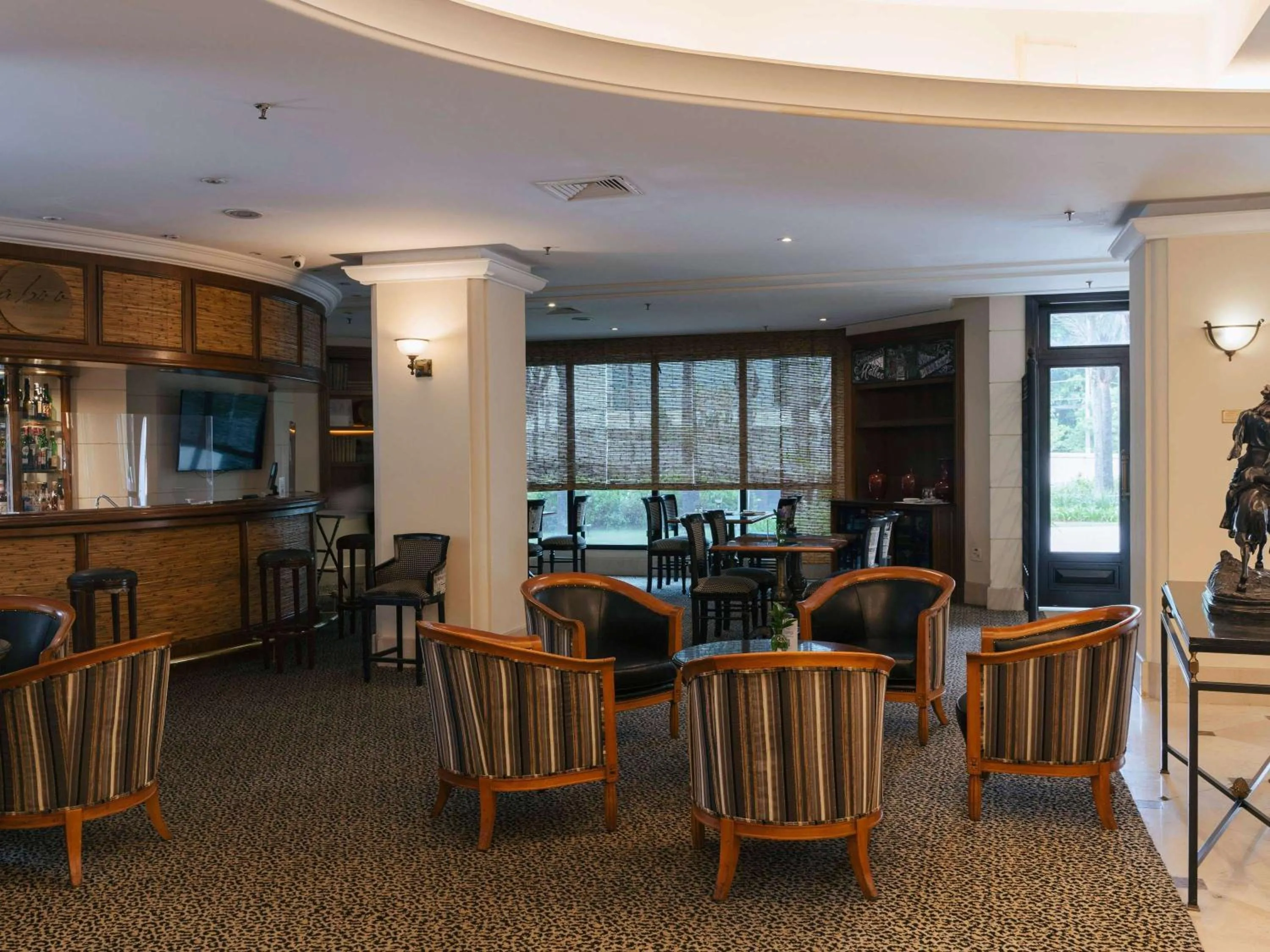 Lounge or bar in Grand Mercure Sao Paulo Ibirapuera