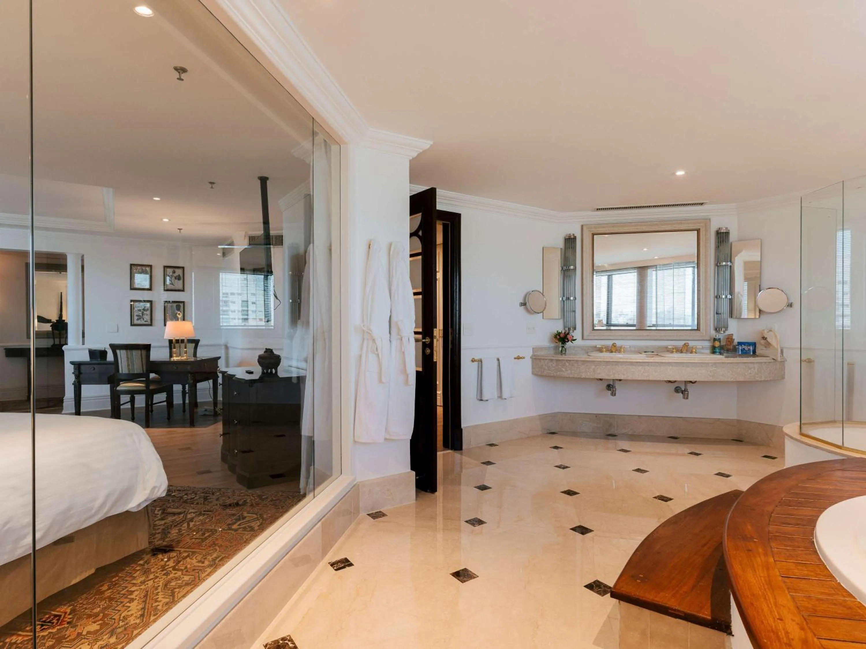 Bathroom, Bed in Grand Mercure Sao Paulo Ibirapuera