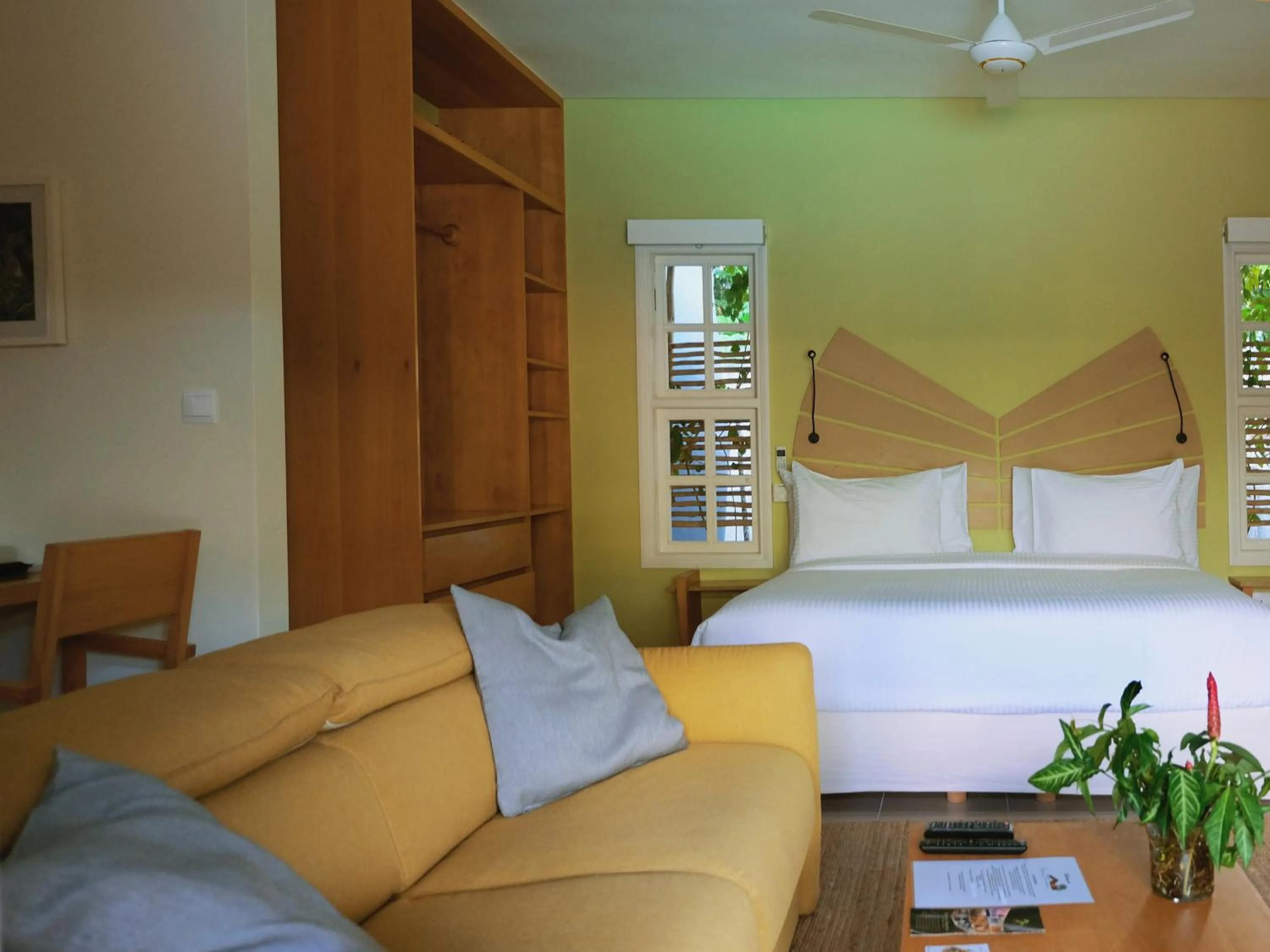 Bedroom, Bed in Residence Praslinoise