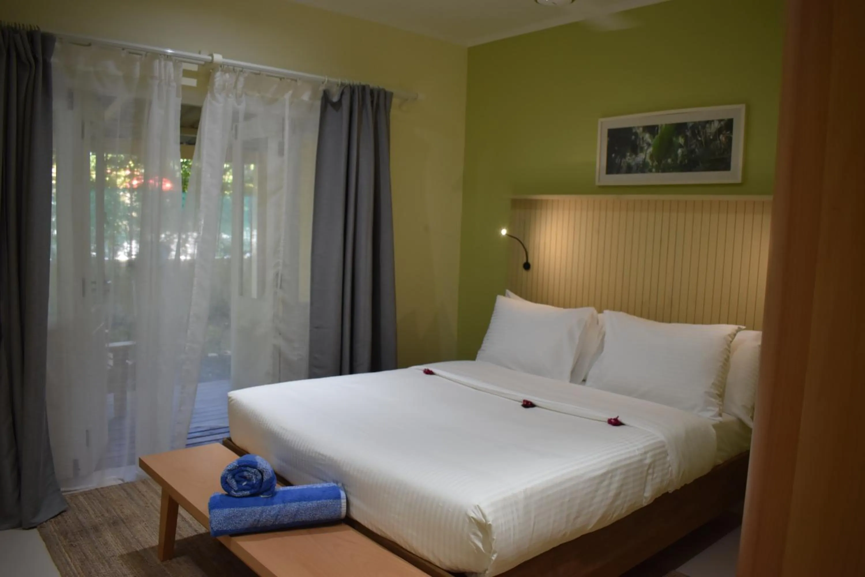 Bedroom, Bed in Residence Praslinoise