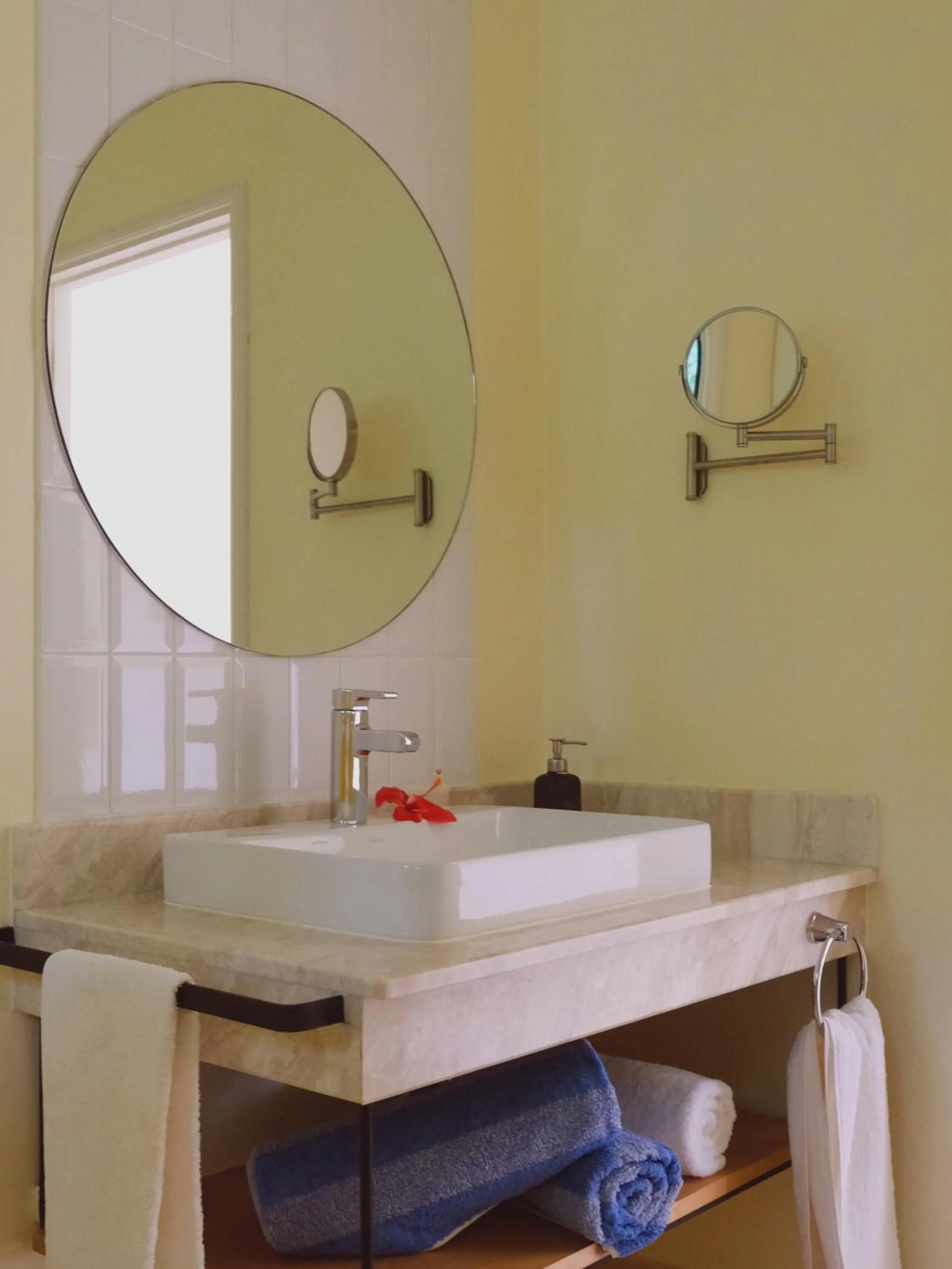 Bathroom in Residence Praslinoise