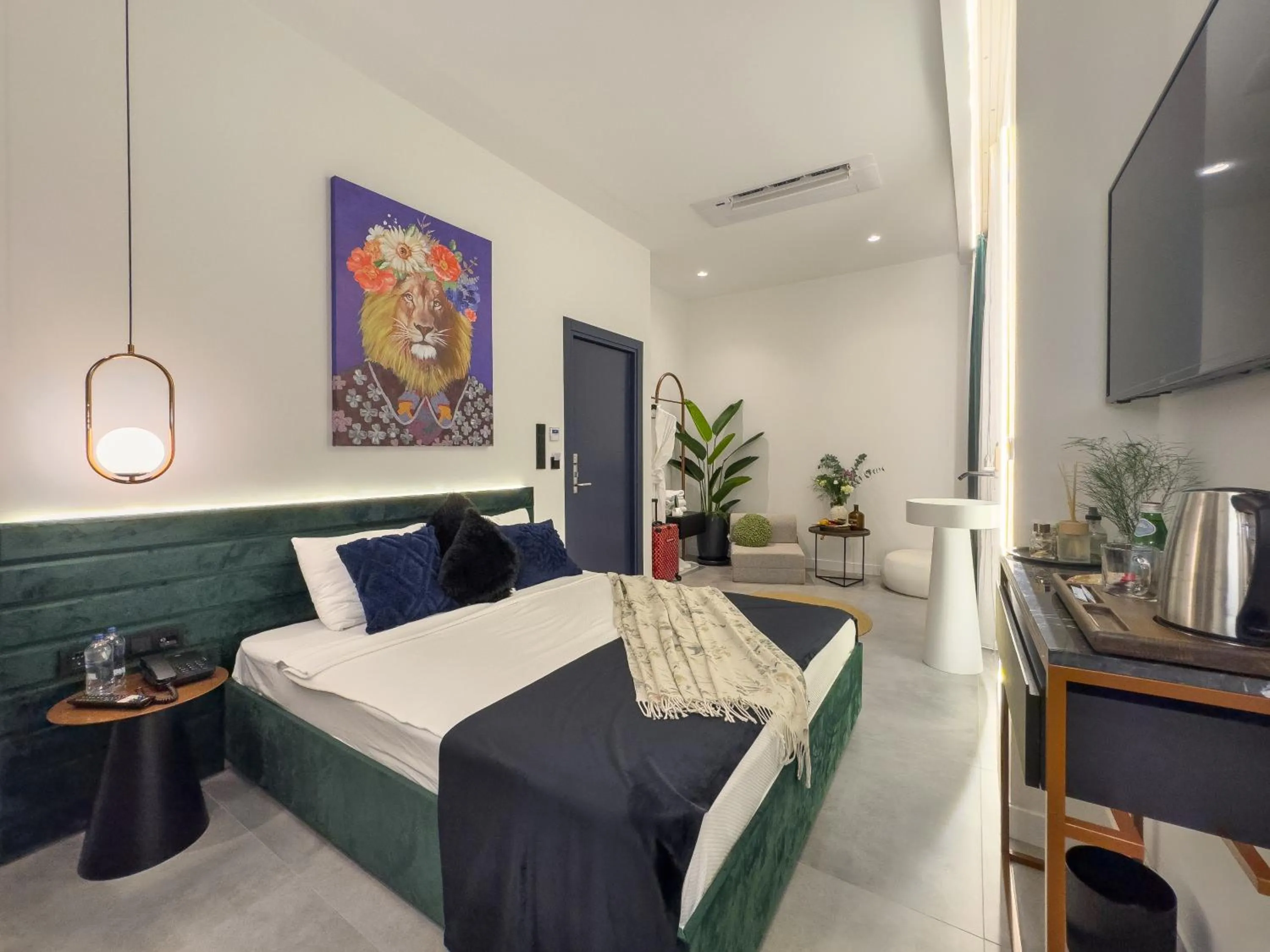 Photo of the whole room, Bed in Luff Living - Adult Only 12 Plus