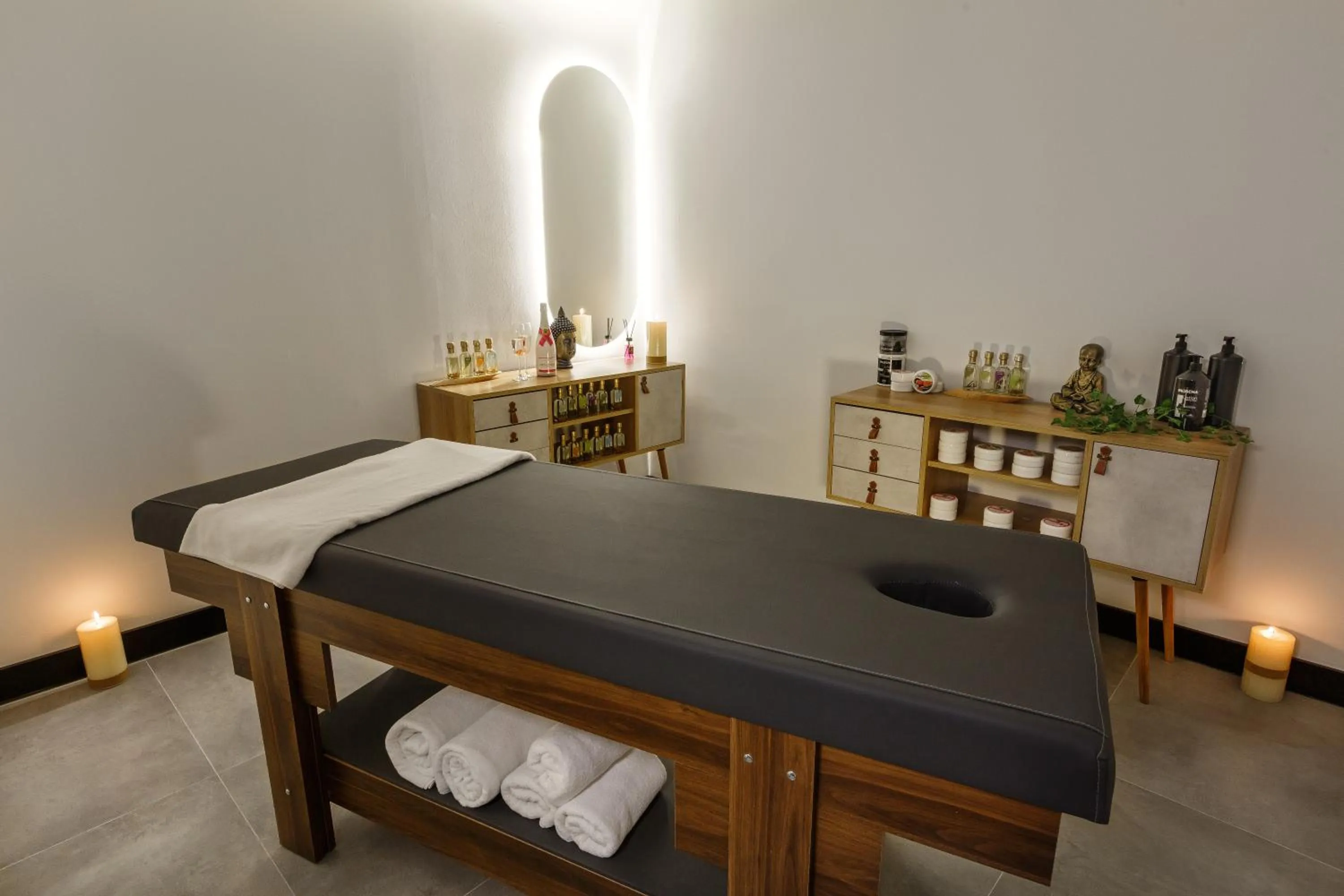 Massage in Luff Living - Adult Only 12 Plus