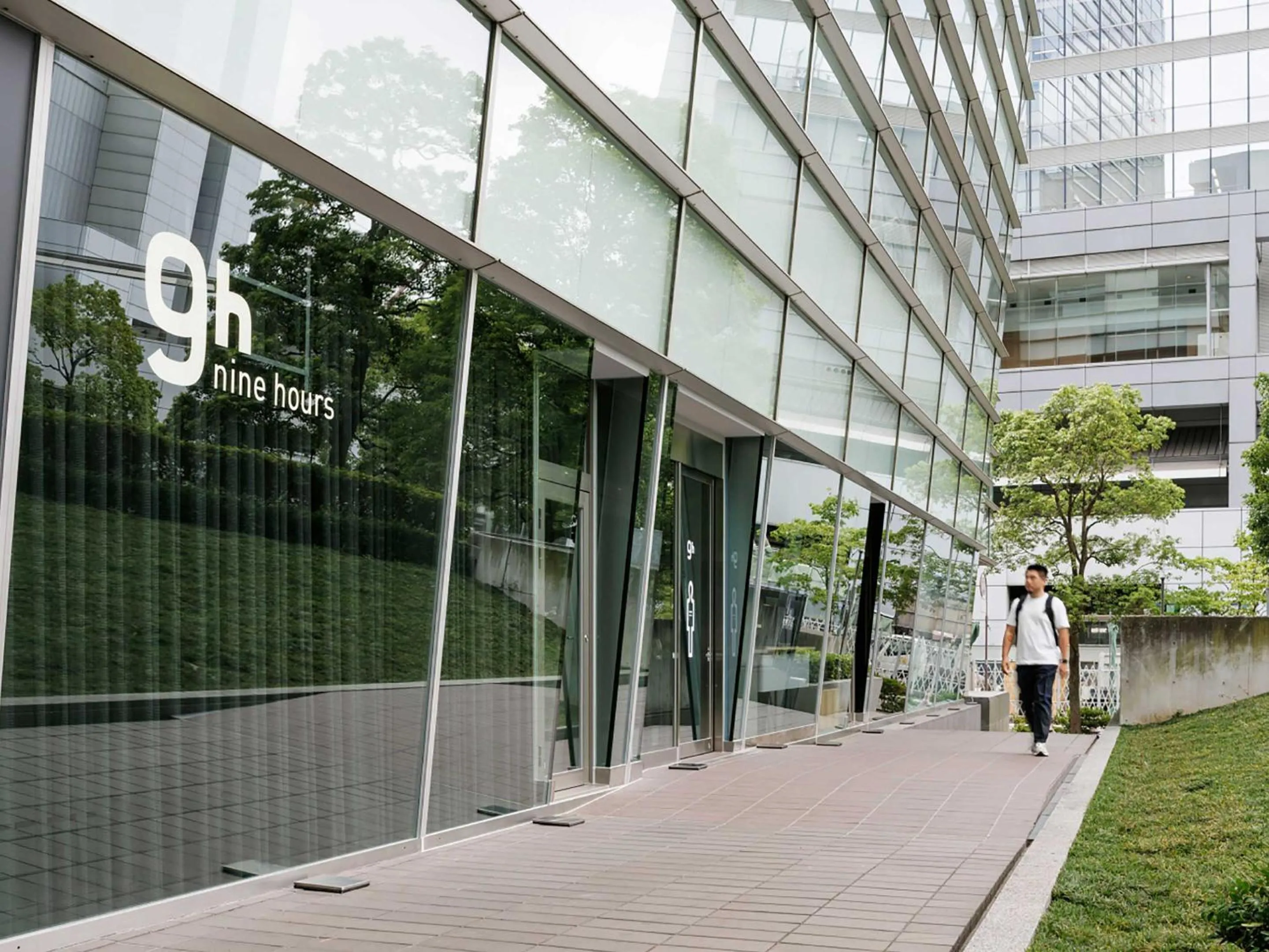 Property building in 9h nine hours Shinagawa station for men