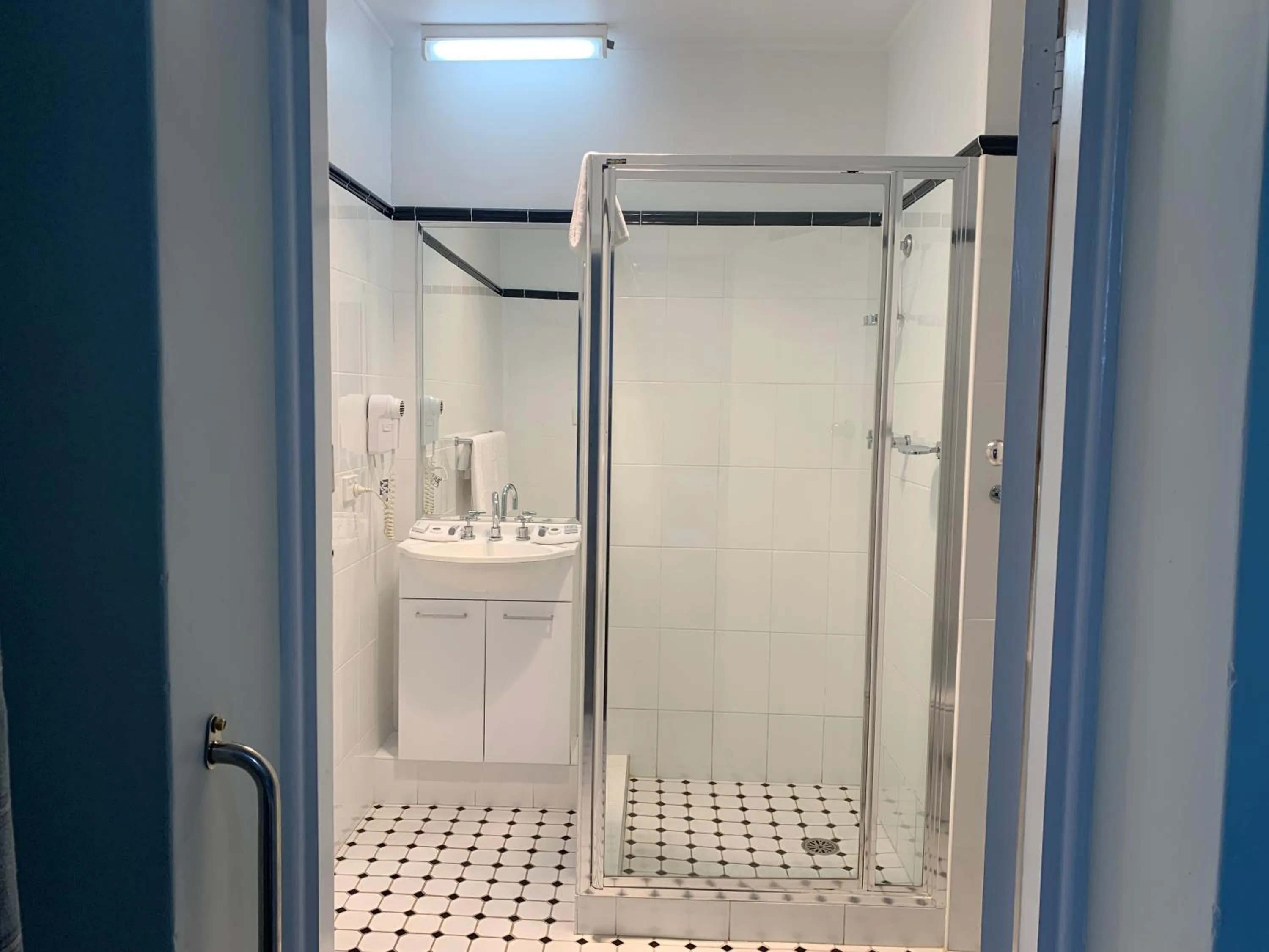 Shower in Duntryleague