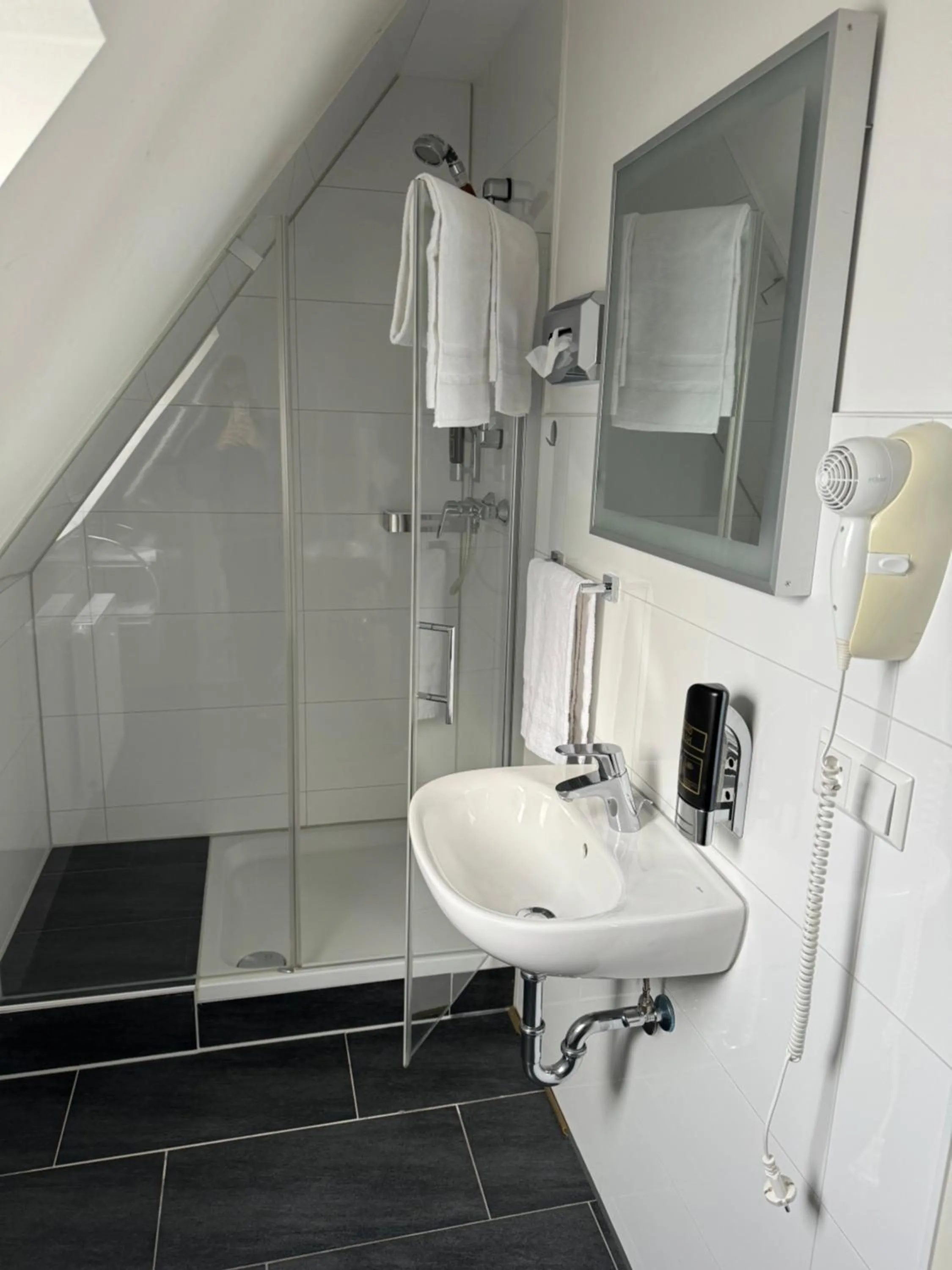 Bathroom in Ariston Hotel