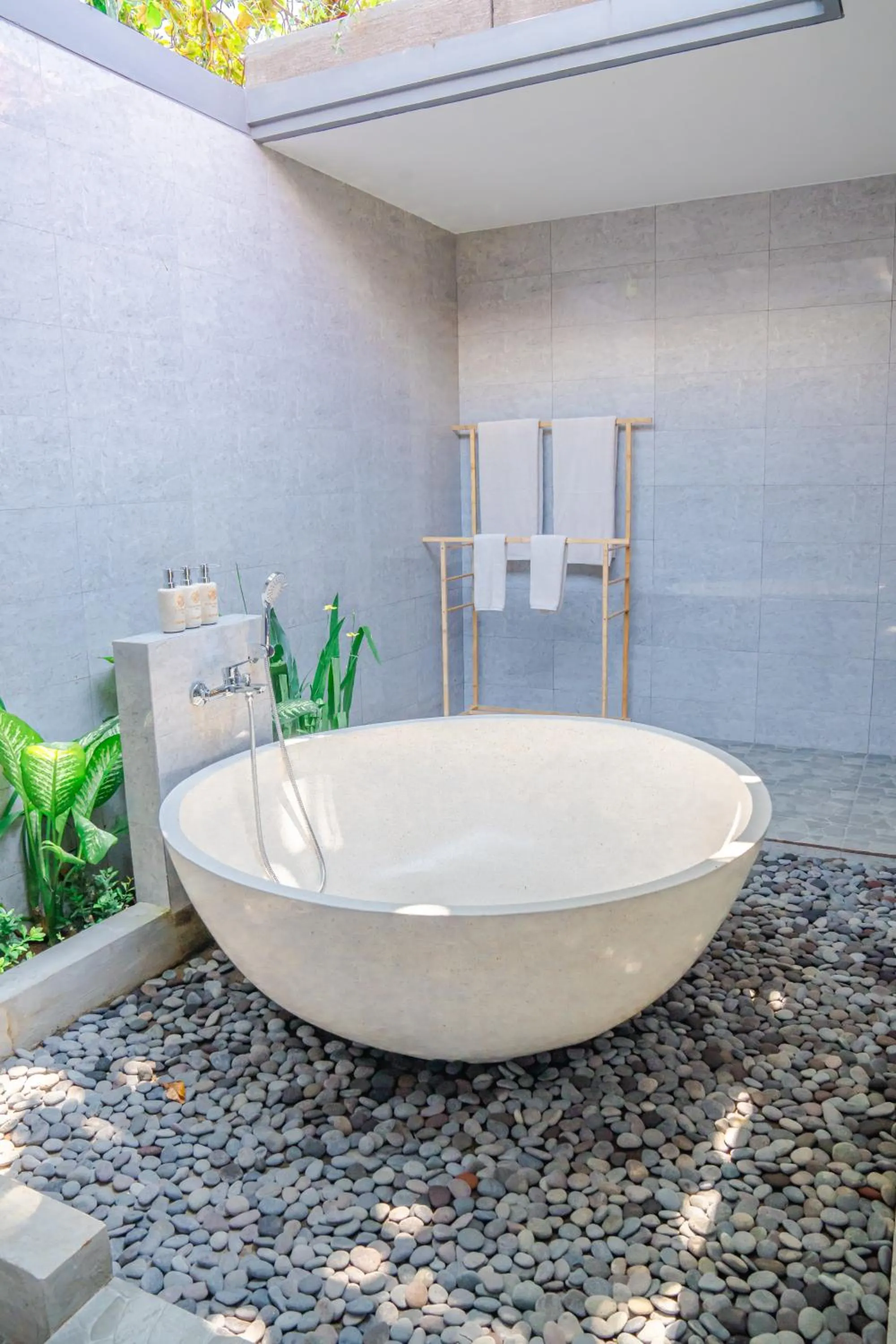 Bath in Ocean Paradise Bali