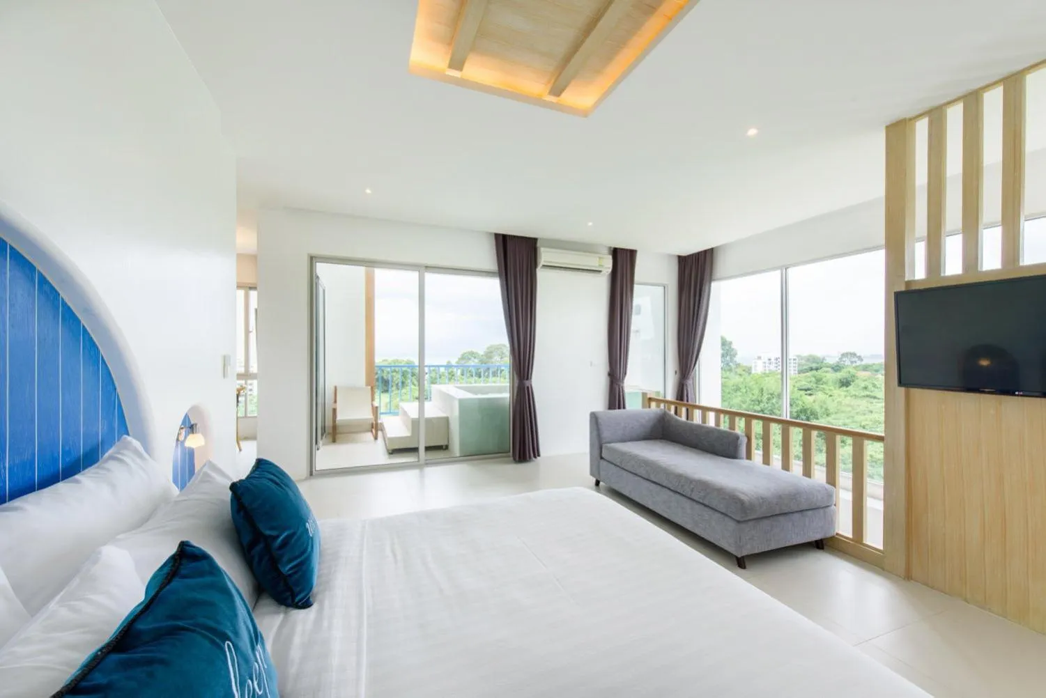 Bed in Costa Village Jacuzzi Bangsaray