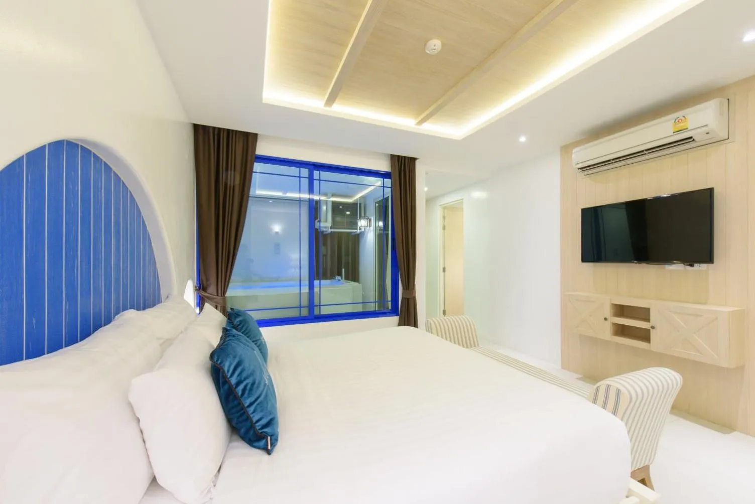 Bed in Costa Village Jacuzzi Bangsaray