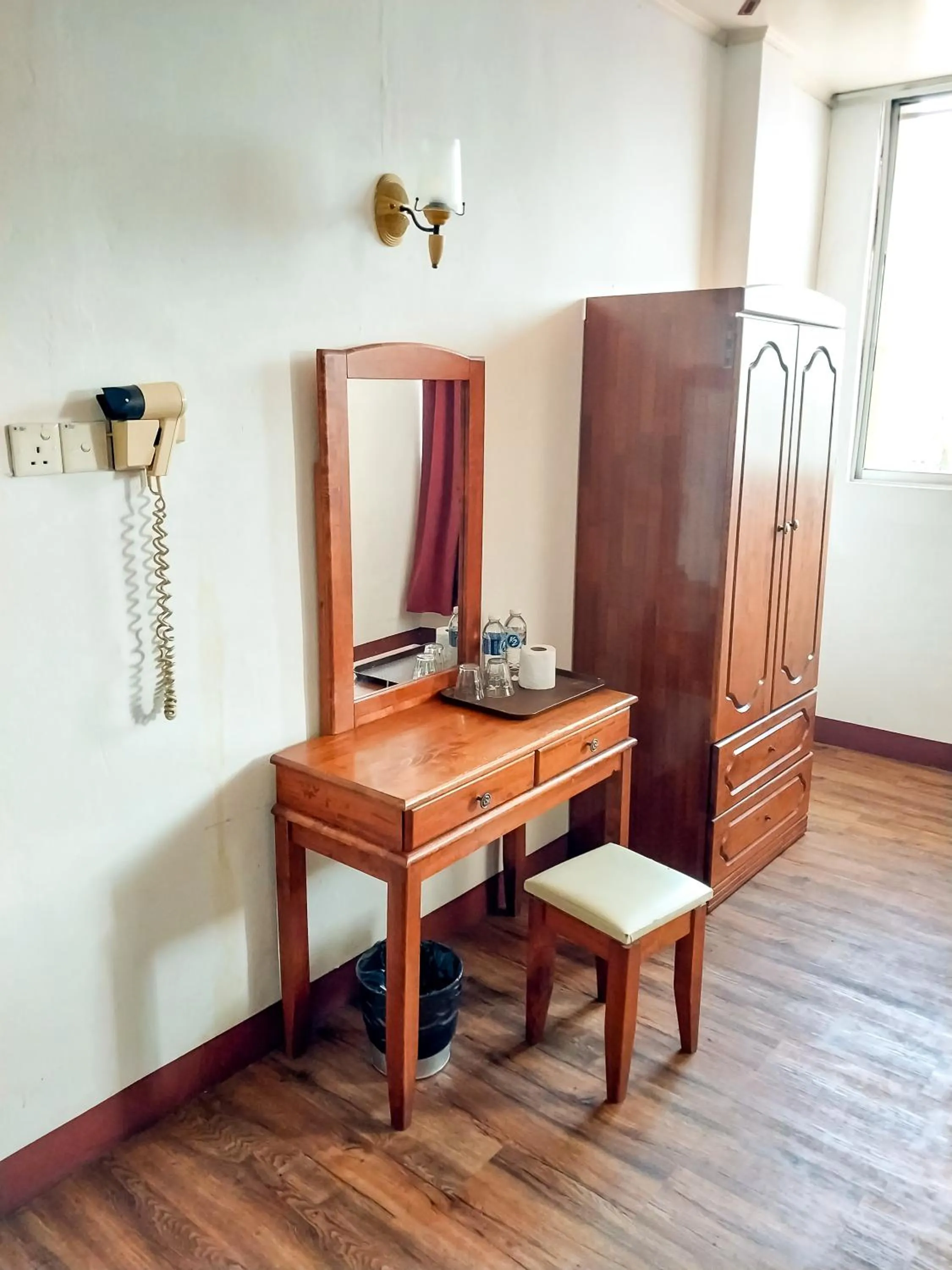 wardrobe in Hotel Holiday Park