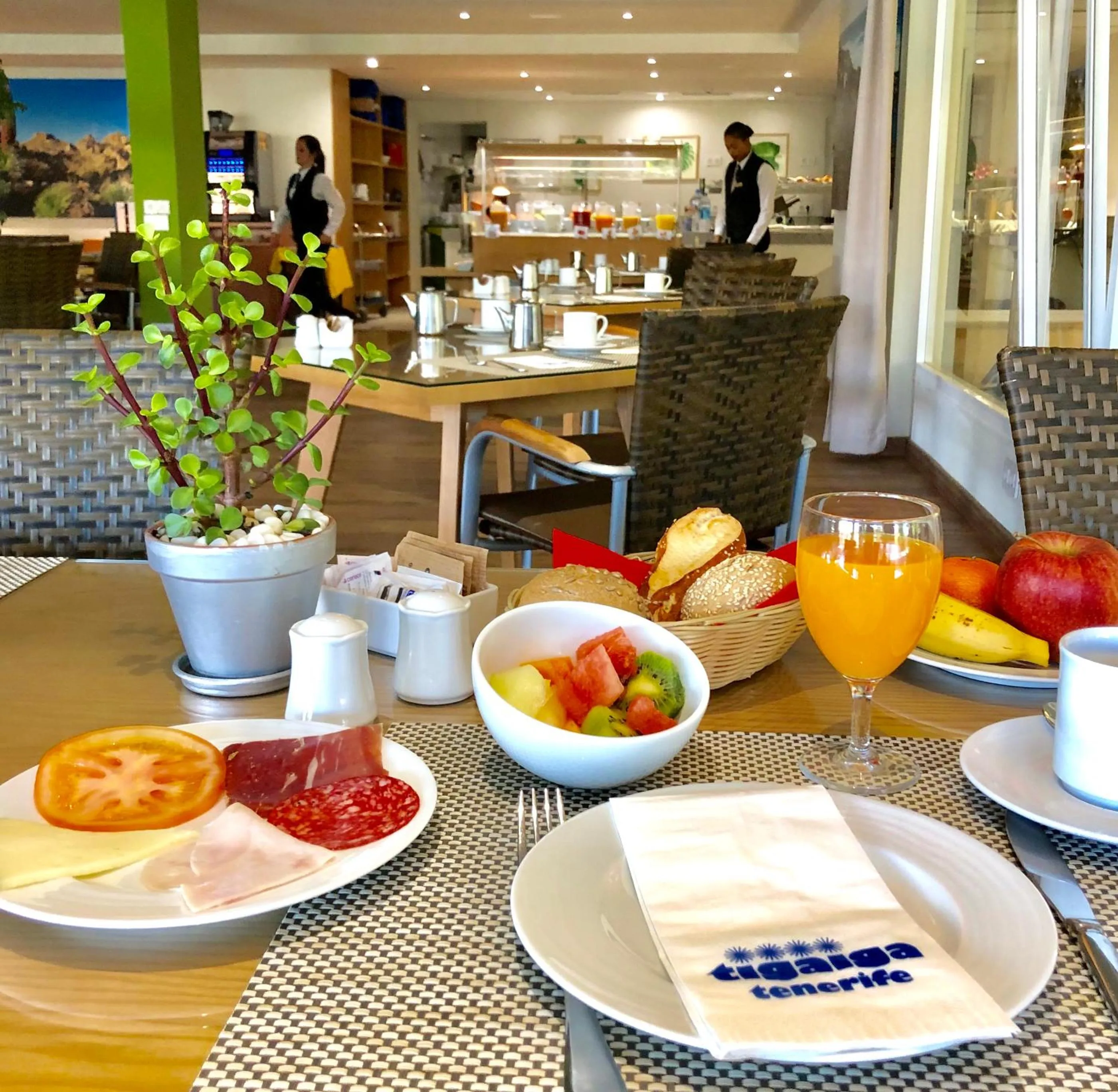 Food and drinks in Apartamentos Tigaiga Suites