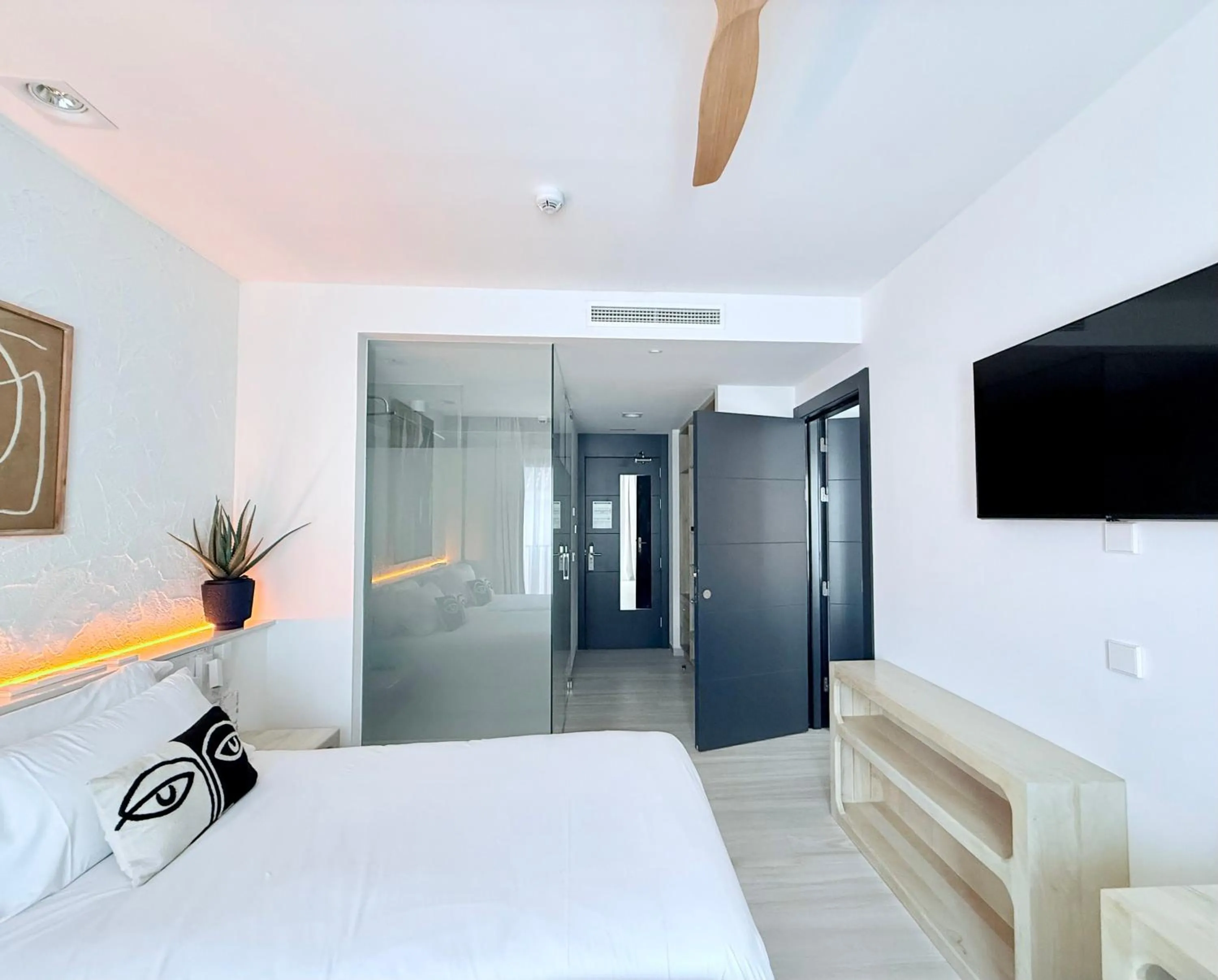 Photo of the whole room, Bed in Hotel Cetina Cabo de Palos Puerto