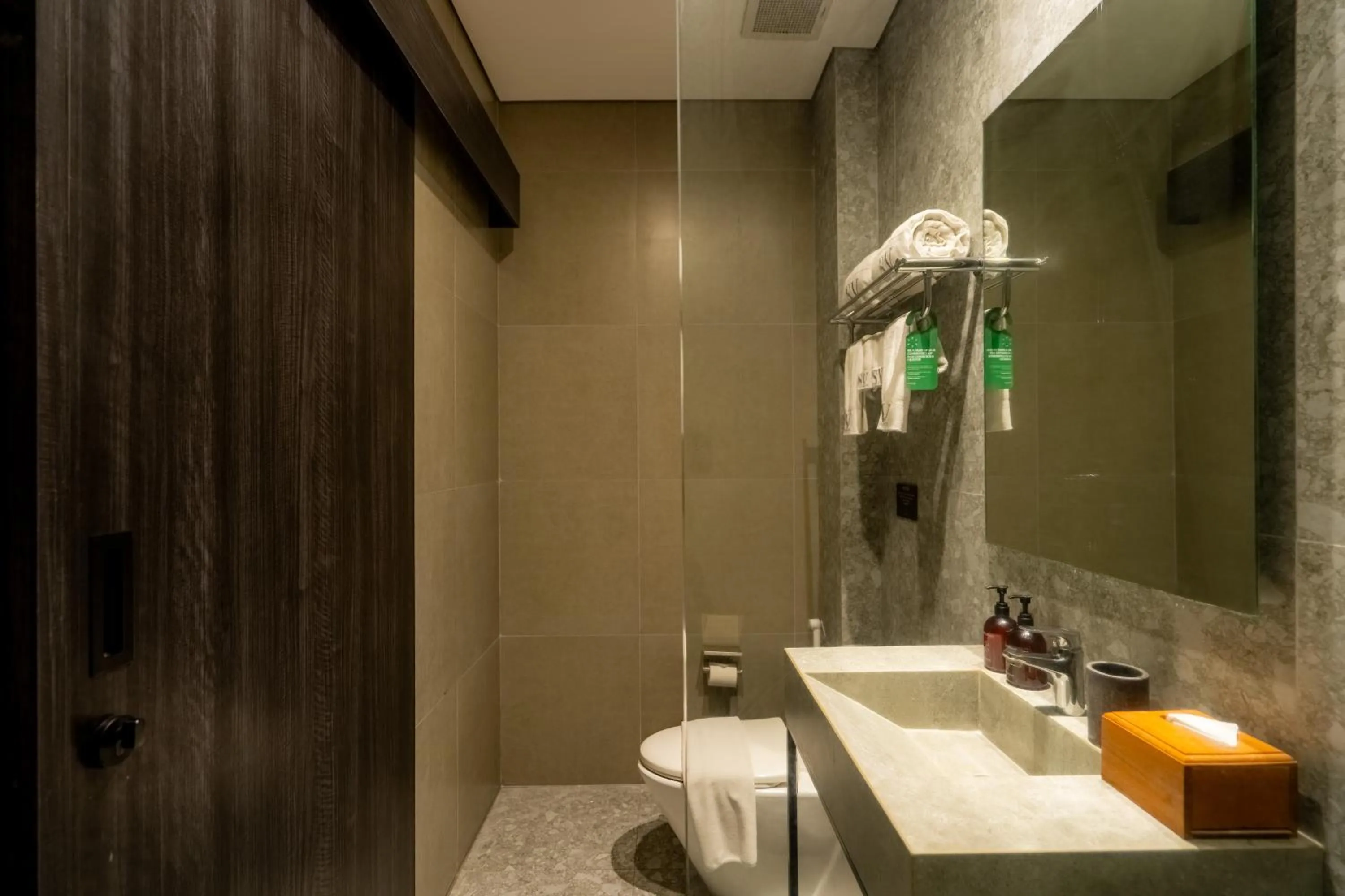 Shower in Sunny Aparts 1 by Betterplace