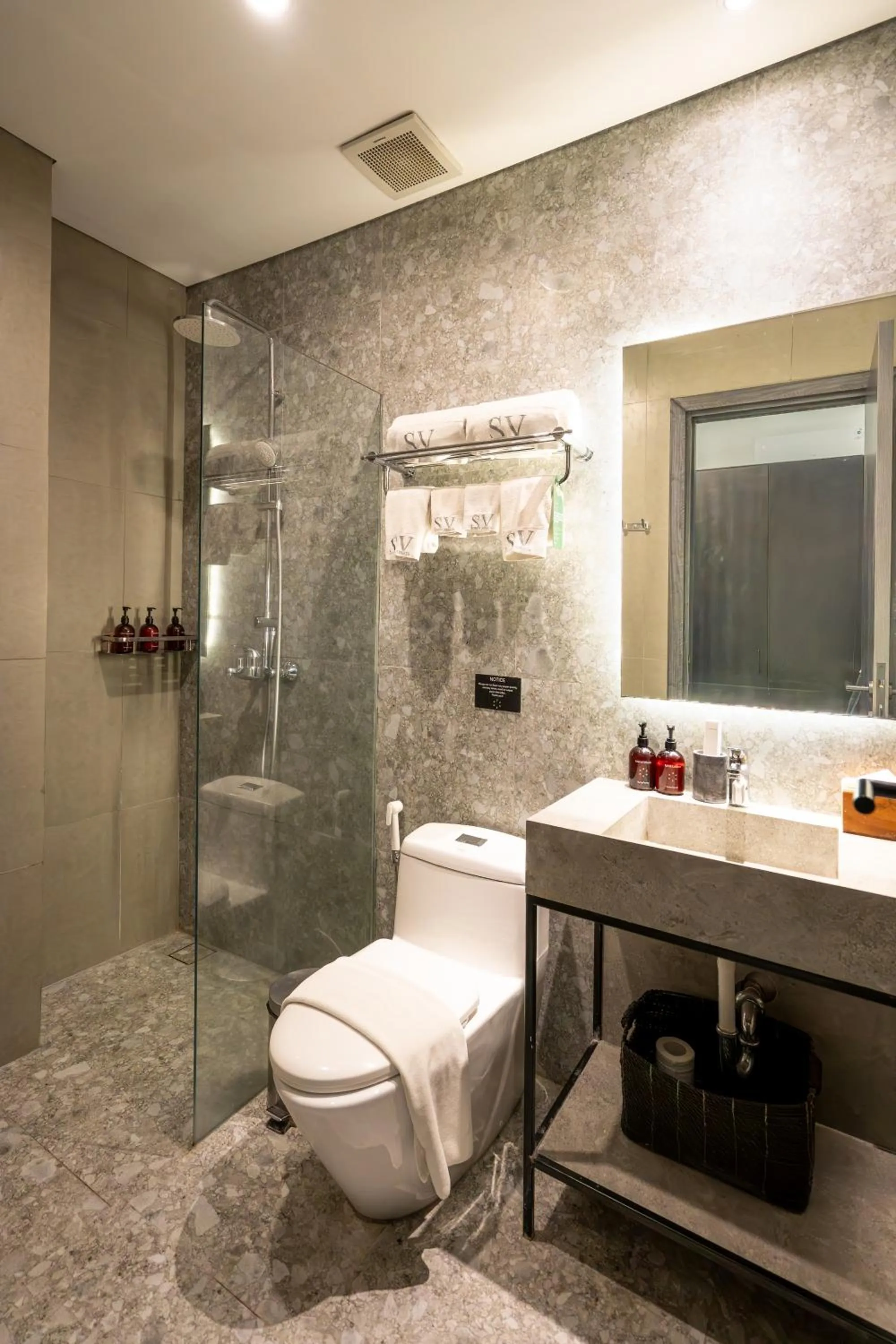 Toilet in Sunny Aparts 1 by Betterplace