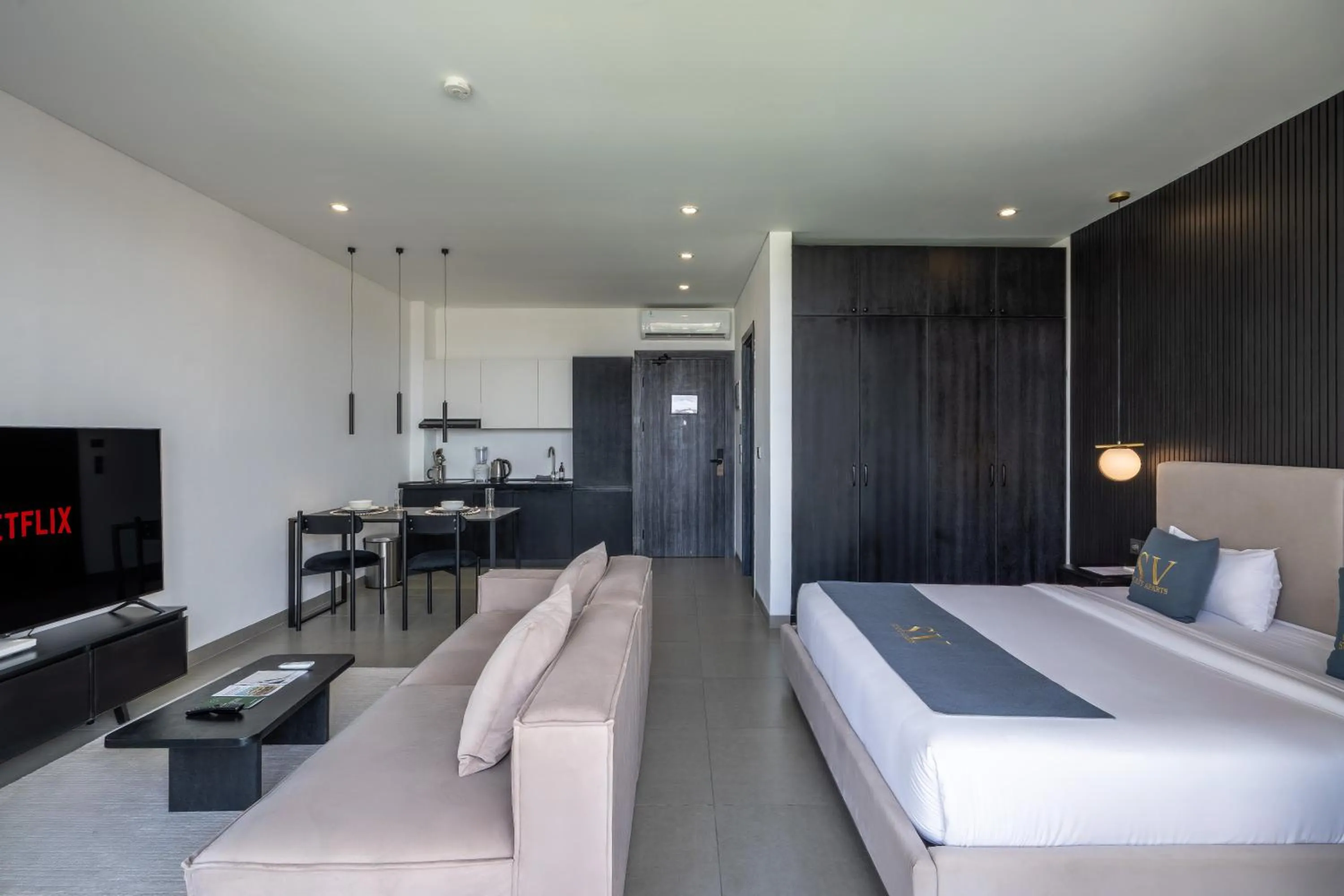 Photo of the whole room, Bed in Sunny Aparts 1 by Betterplace