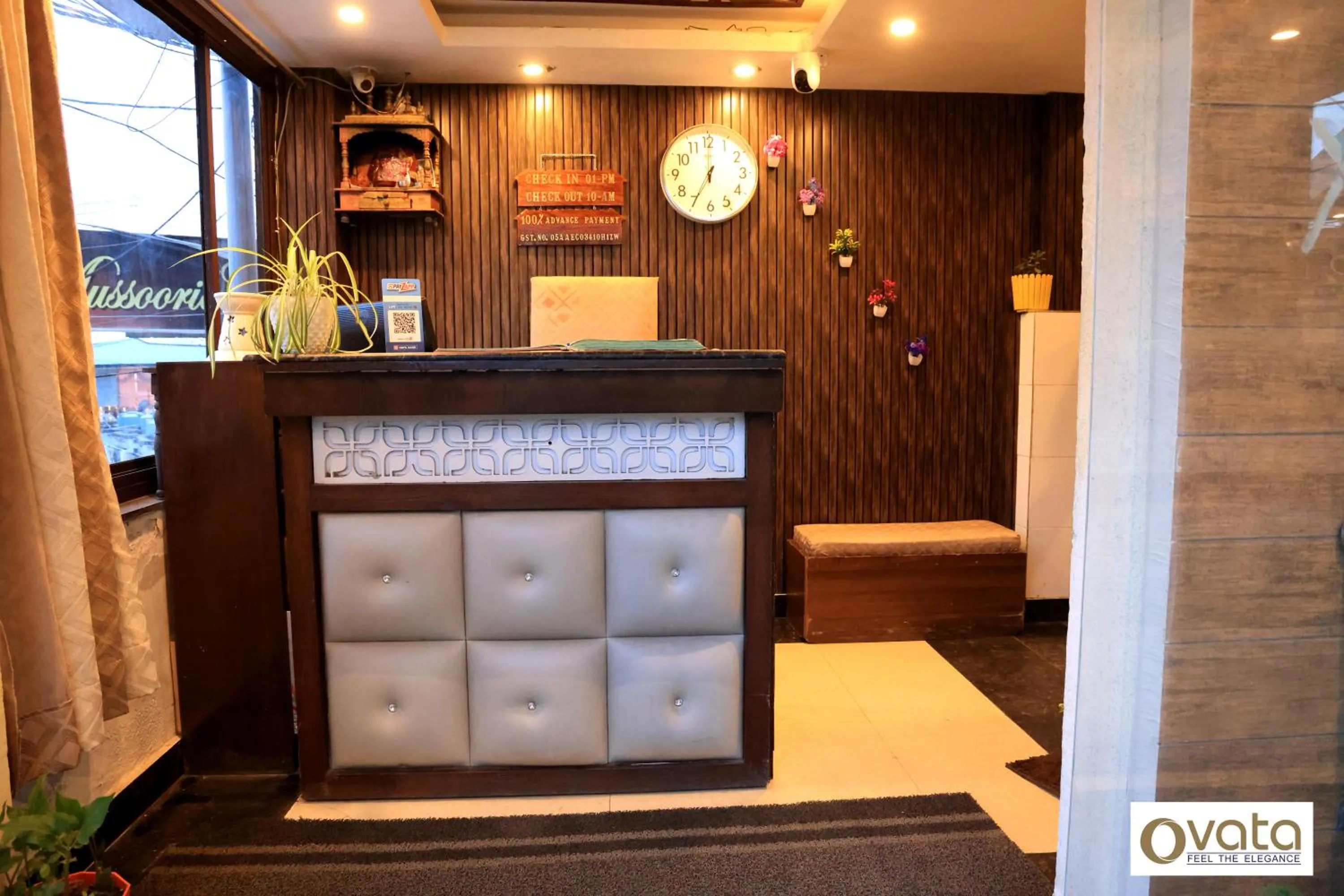 Lobby or reception in Hotel Himshri Mall Road By Ovata