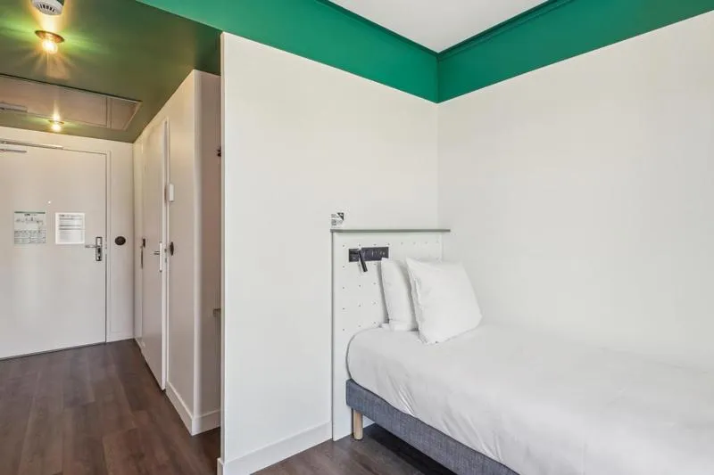 Bed in All Suites Appart Hôtel et Hôtel - Paris 13 - Porte d'Italie