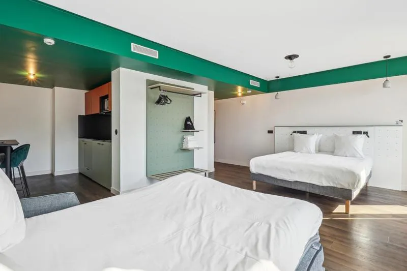 Bed in All Suites Appart Hôtel et Hôtel - Paris 13 - Porte d'Italie